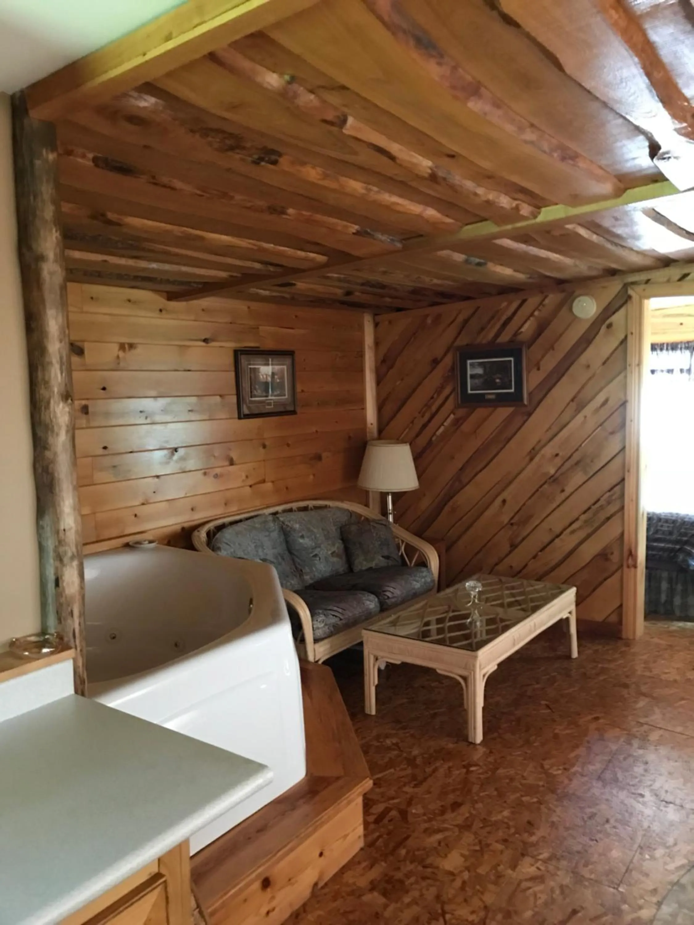 Hot Tub in Mowat Landing Cottages