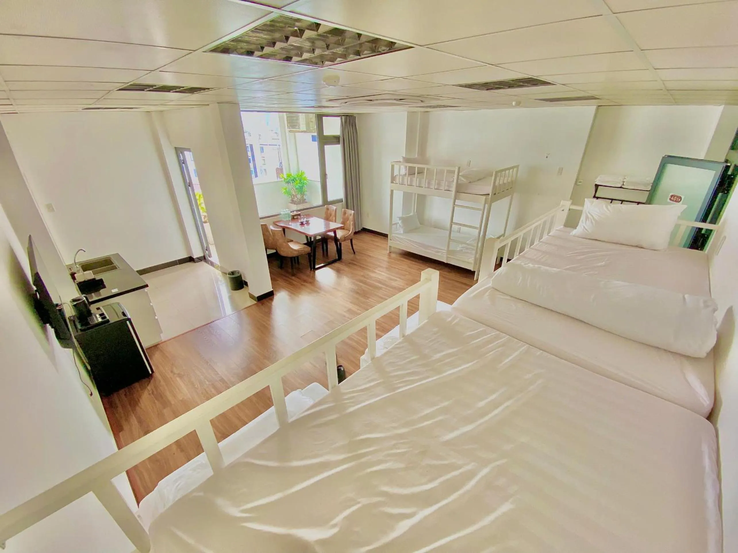 Photo of the whole room, Bed in Bros Citihouse Hotel