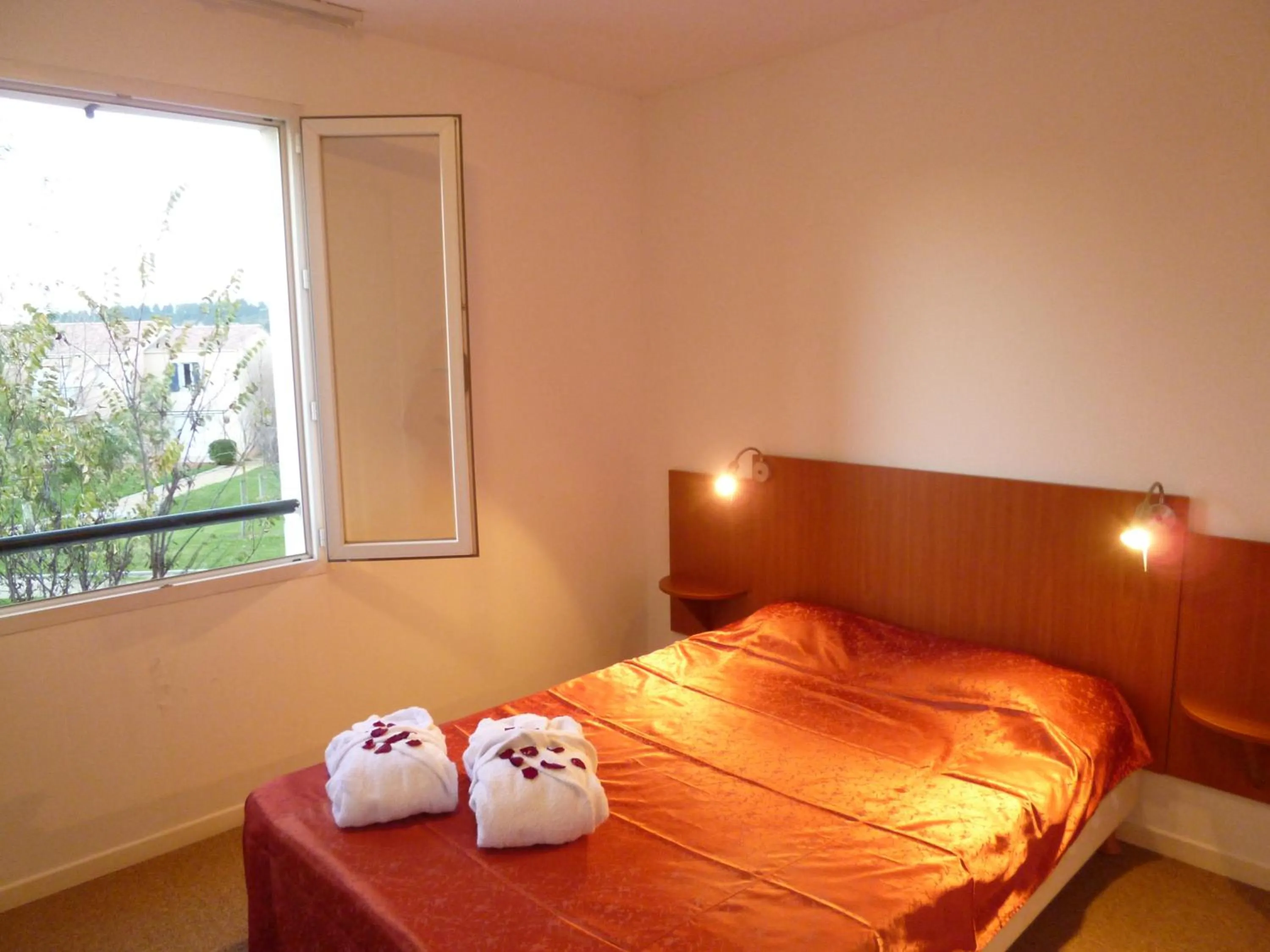 Bedroom, Bed in Appart'City Classic Aix en Provence - Fuveau