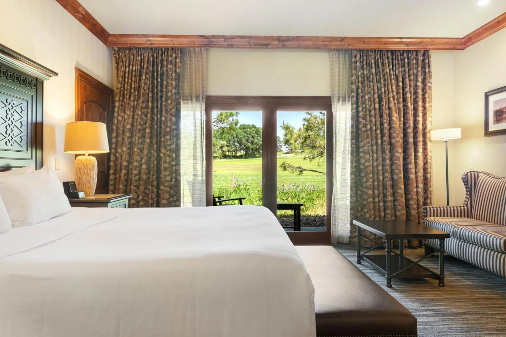 Bed in Flying Horse Resort & Club