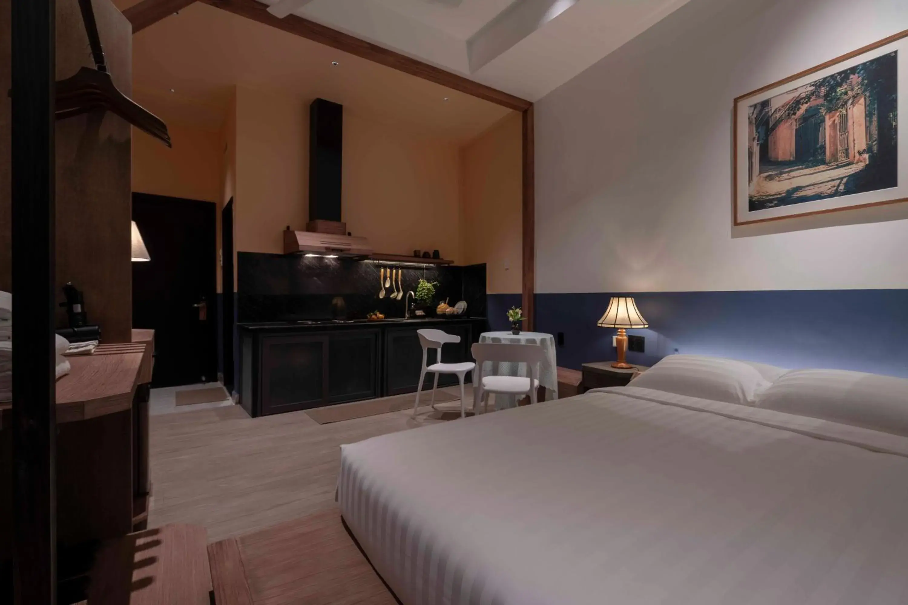 Kitchen or kitchenette, Bed in The Lamp Boutique House Kitchen or kitchenette, Bed in The Lamp Boutique House