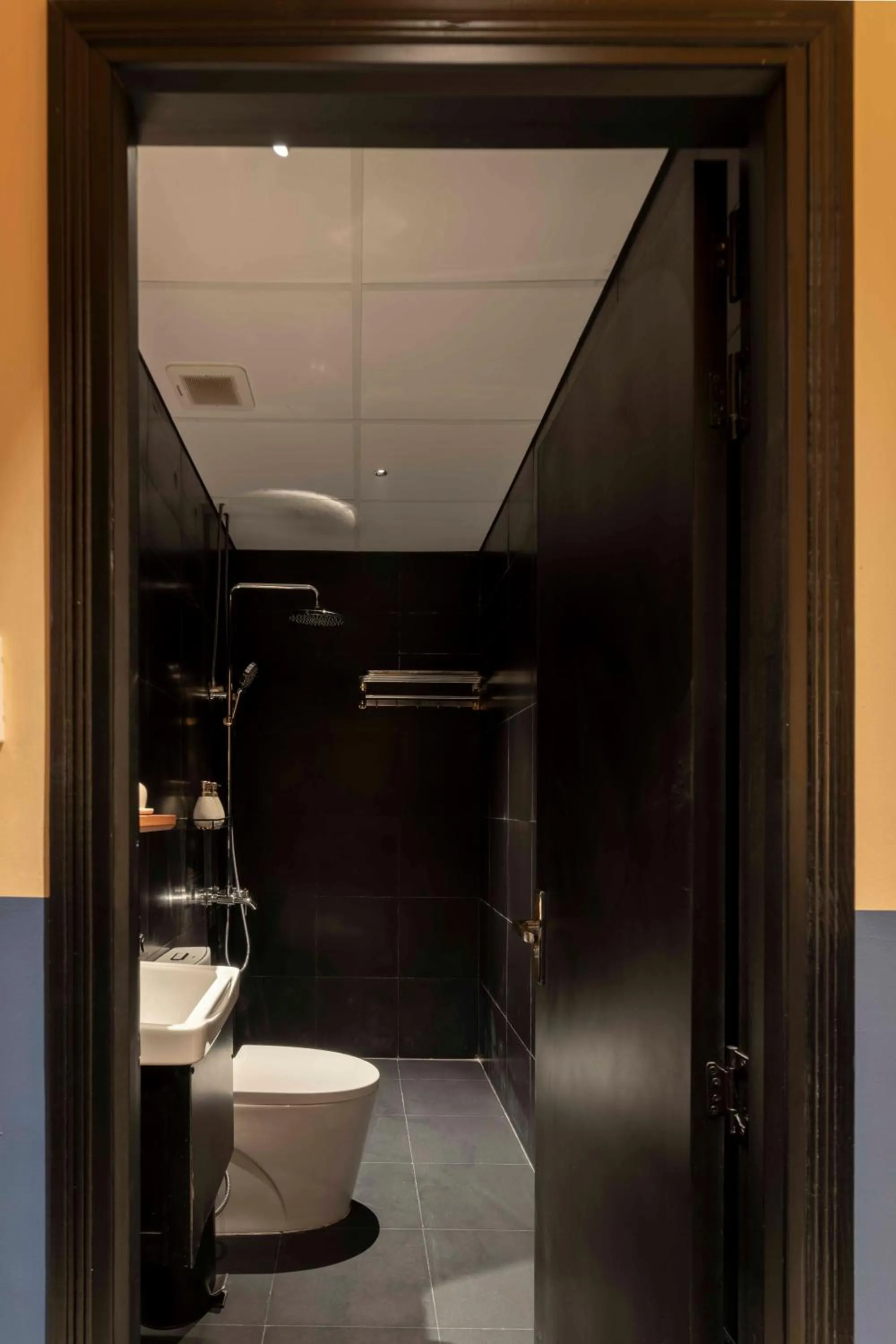 Toilet in The Lamp Boutique House