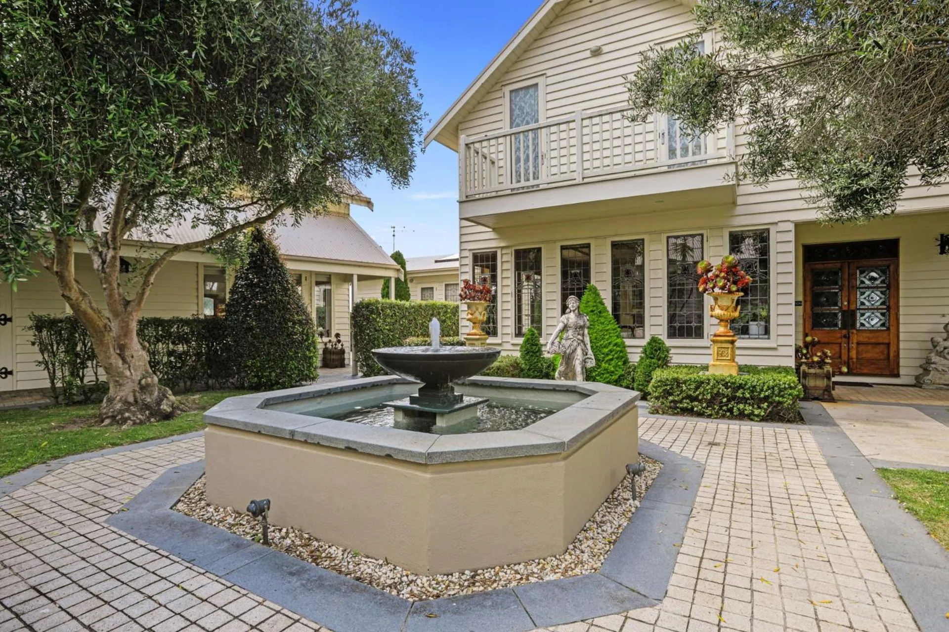 Property building in Apollo Bay Guesthouse