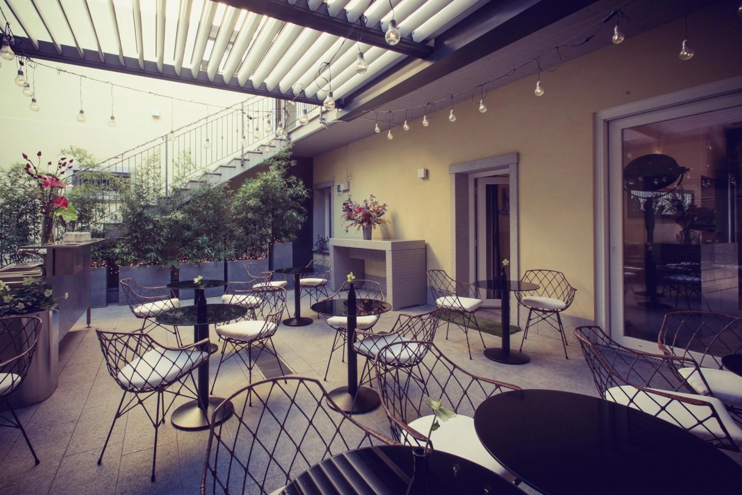 Lounge or bar in BHL Boutique Rooms Legnano