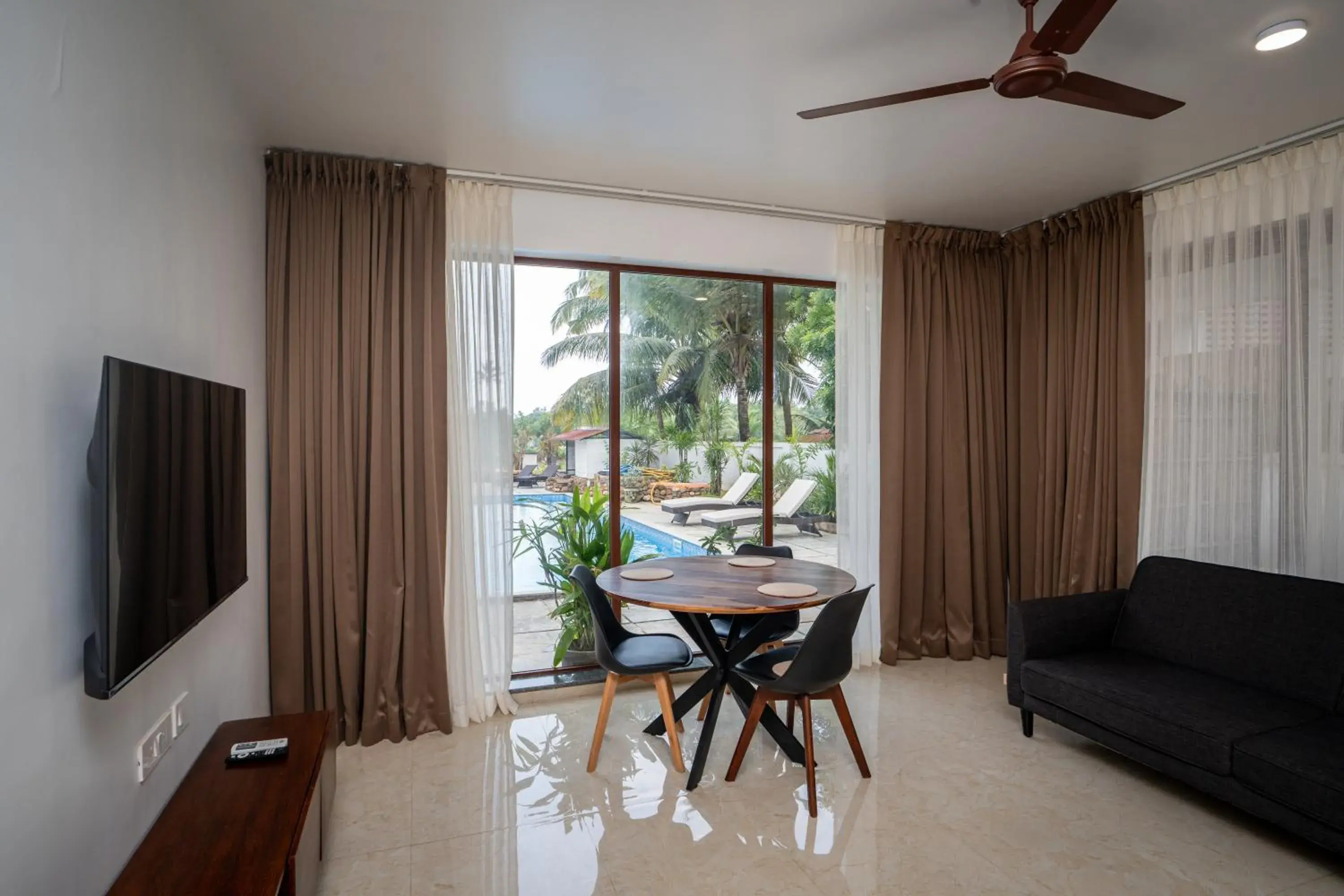 Family Room with Garden View in Mistral by the sea Family Room with Garden View in Mistral by the sea