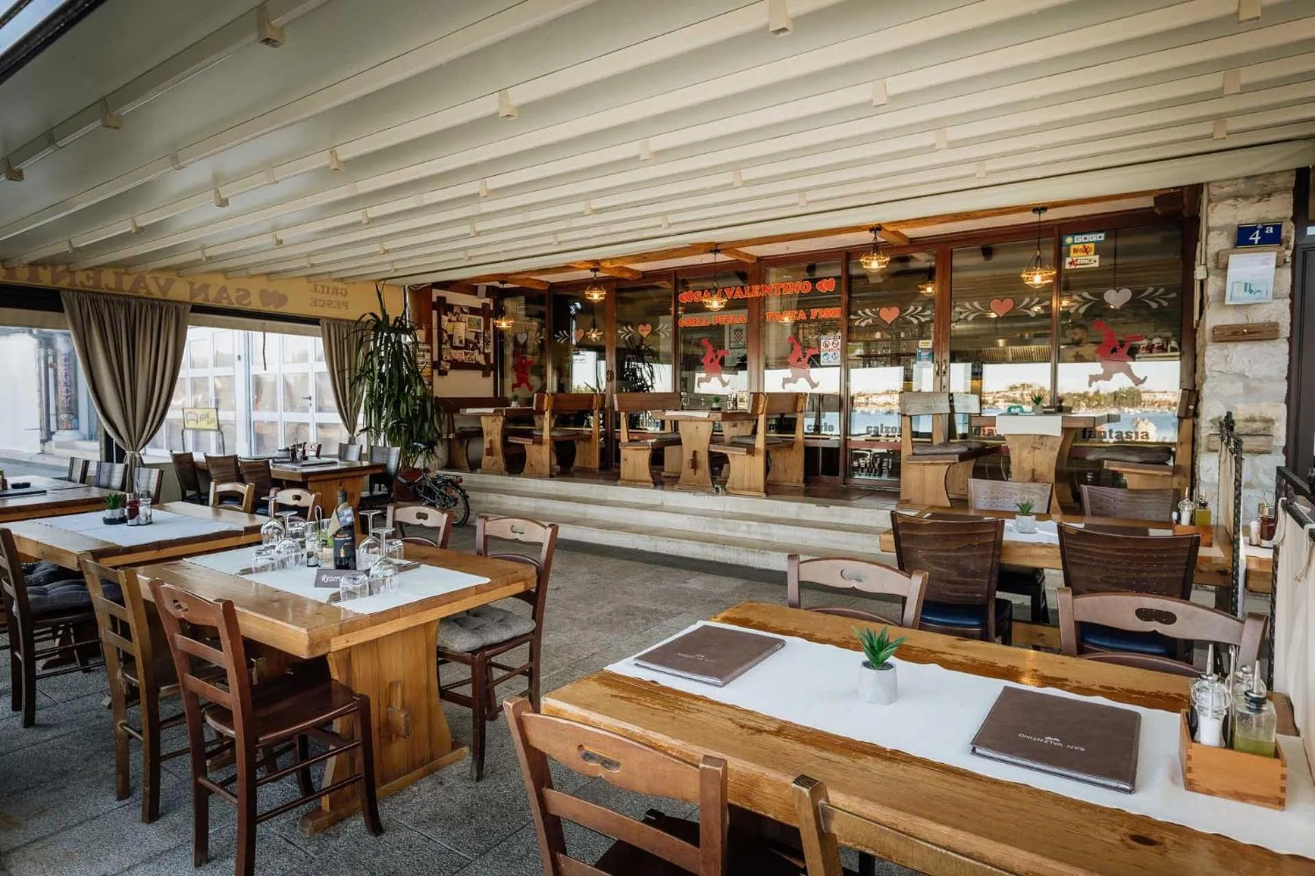 Restaurant/places to eat in San Valentino Palace, Umag city center