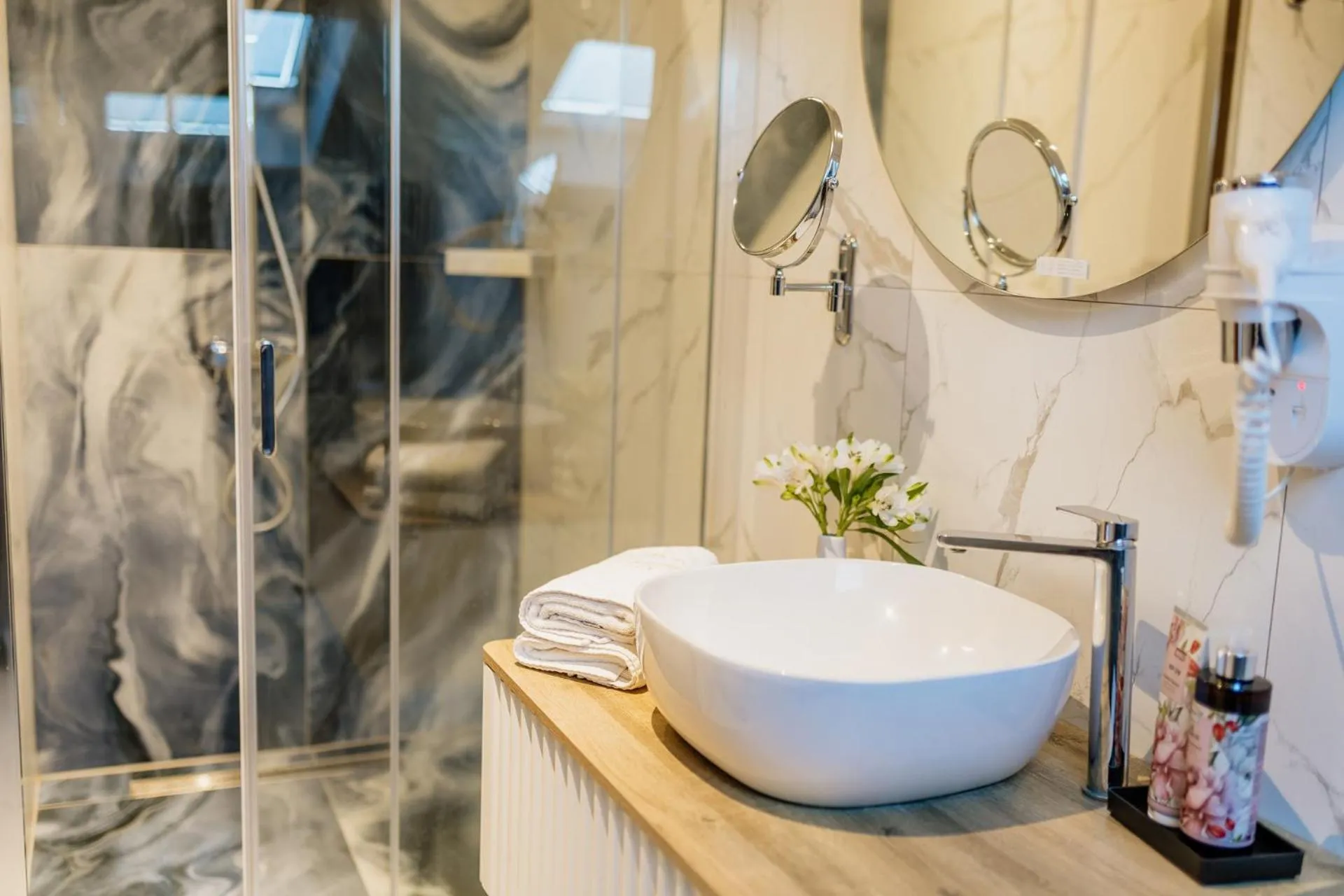 Shower in San Valentino Palace, Umag city center