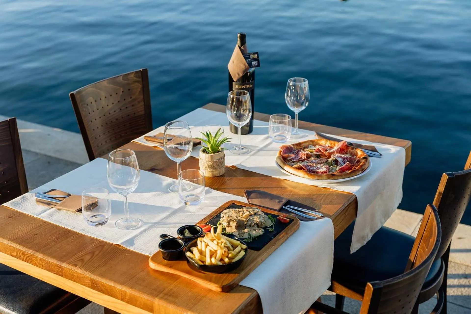 Restaurant/places to eat in San Valentino Palace, Umag city center