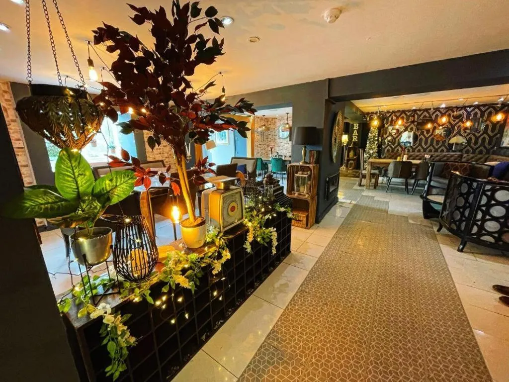 Dining area in Dancenter Birmingham Airport near NEC