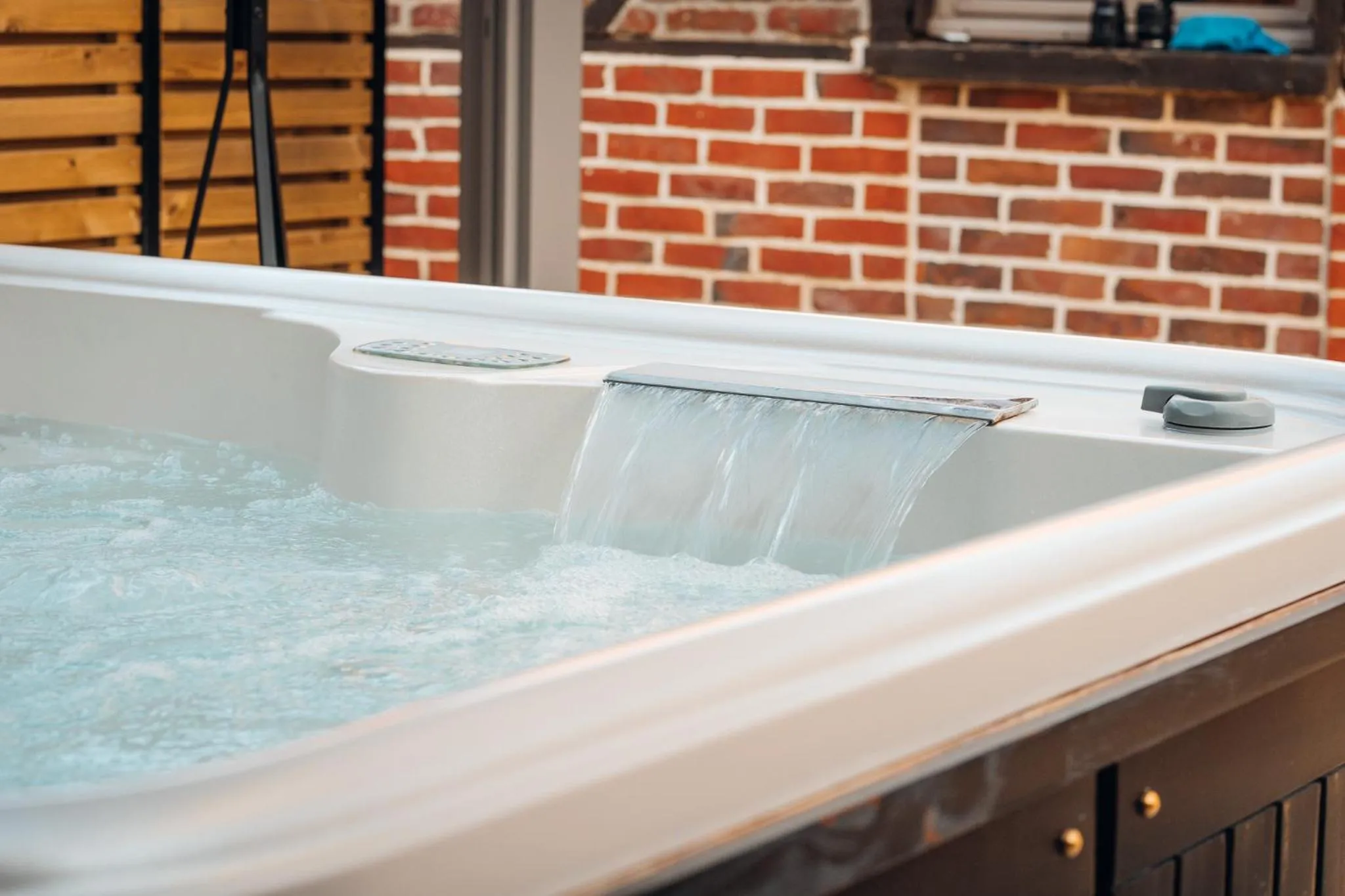 Hot Tub in Les Charmes du Petit Pré
