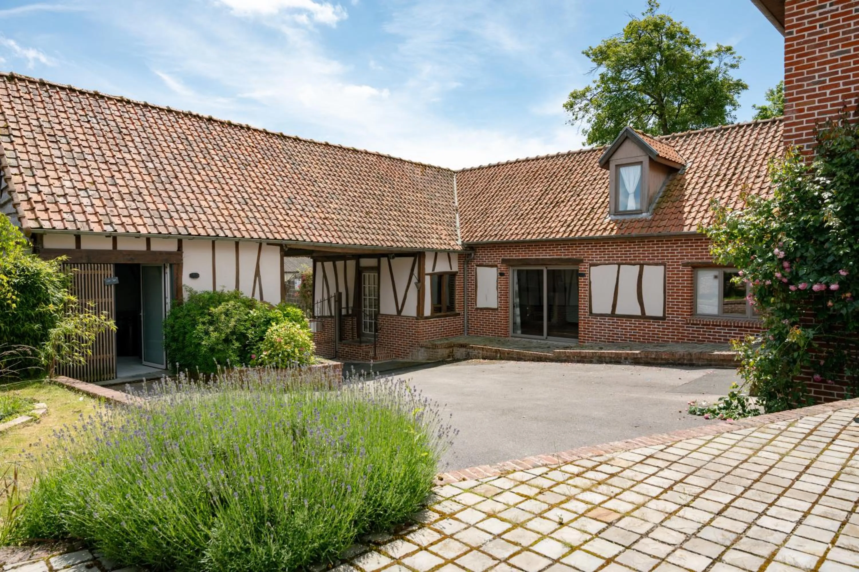 Property building in Les Charmes du Petit Pré
