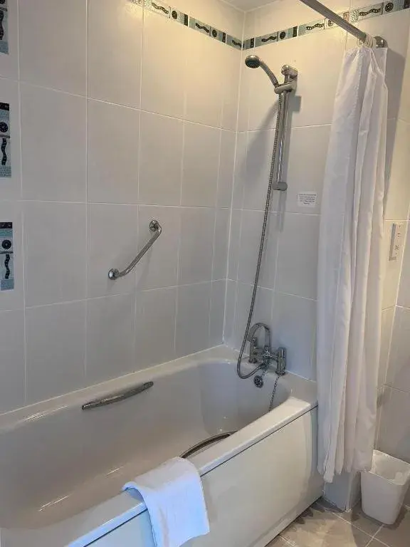 Standard Twin Room in Dancenter East Midlands Airport Standard Twin Room in Dancenter East Midlands Airport