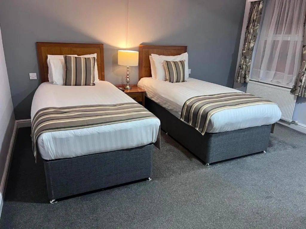 Bedroom, Bed in Dancenter East Midlands Airport