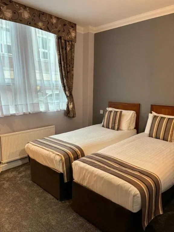 Standard Twin Room in Dancenter East Midlands Airport Standard Twin Room in Dancenter East Midlands Airport