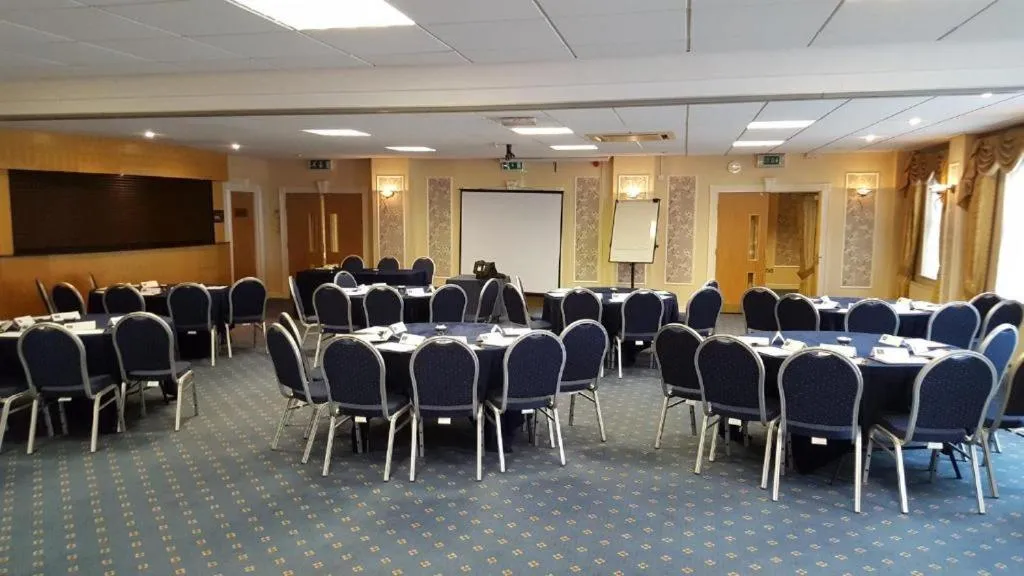 Other in Dancenter East Midlands Airport