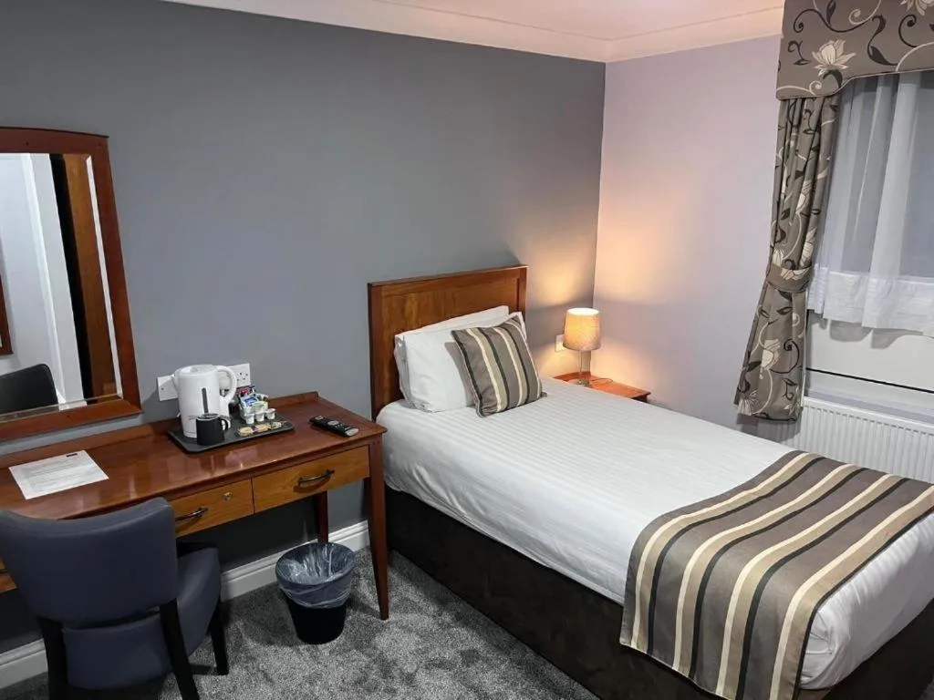 Bedroom, Bed in Dancenter East Midlands Airport