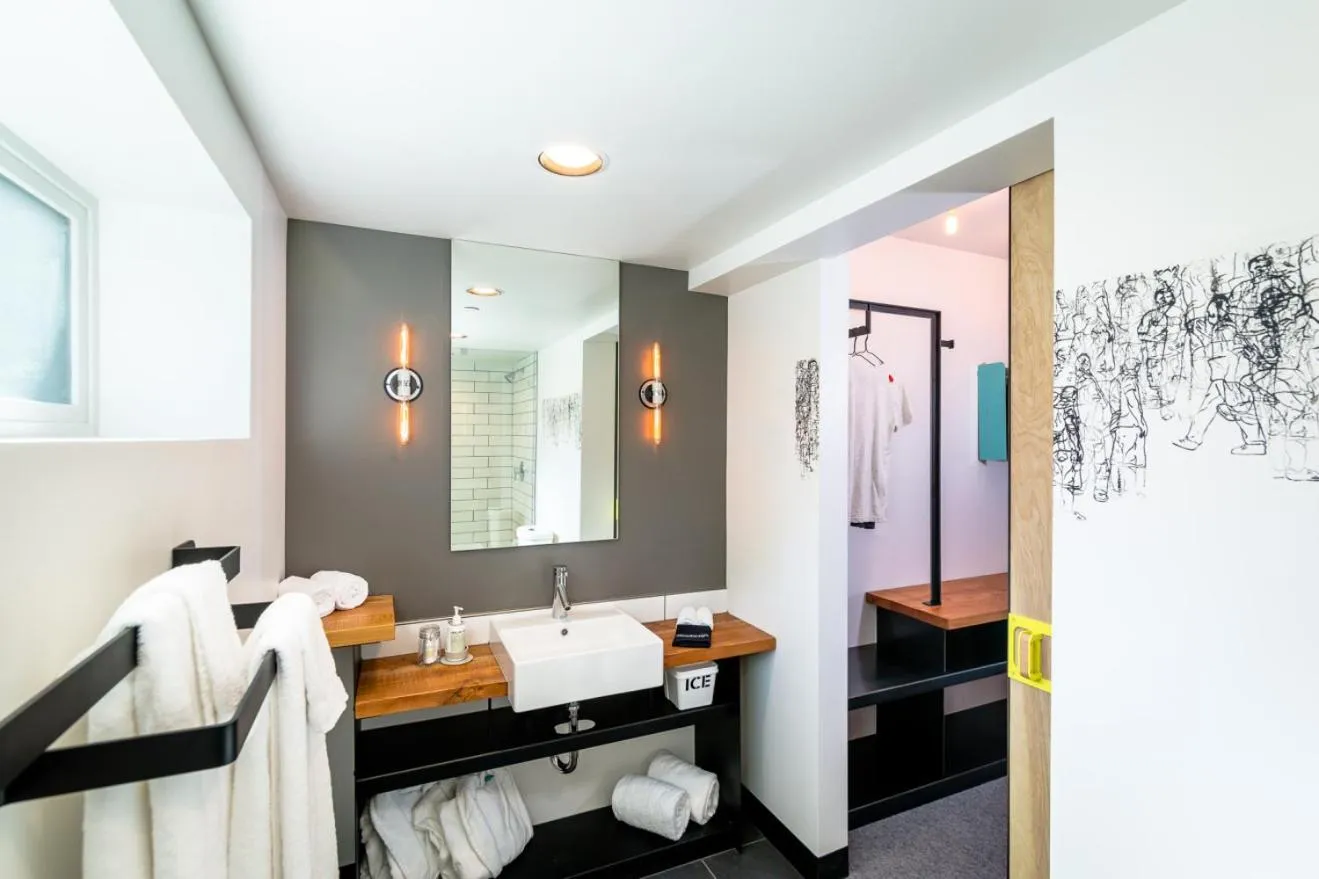 Bathroom, Bed in The LARK