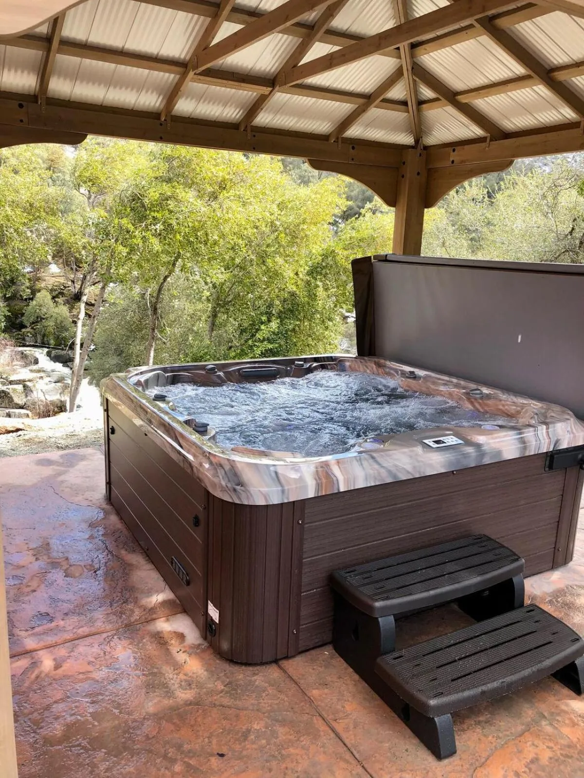 Waterfall Lodge near Yosemite Endless Pool, Hot Tub, Playground