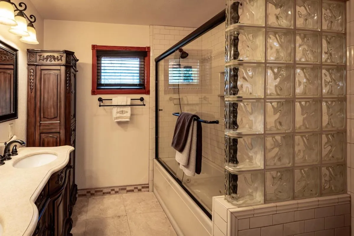 Waterfall Lodge near Yosemite Endless Pool, Hot Tub, Playground