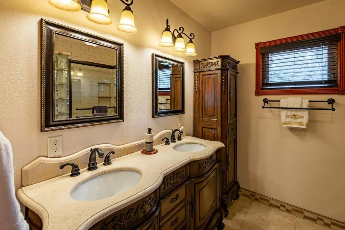 Waterfall Lodge near Yosemite Endless Pool, Hot Tub, Playground