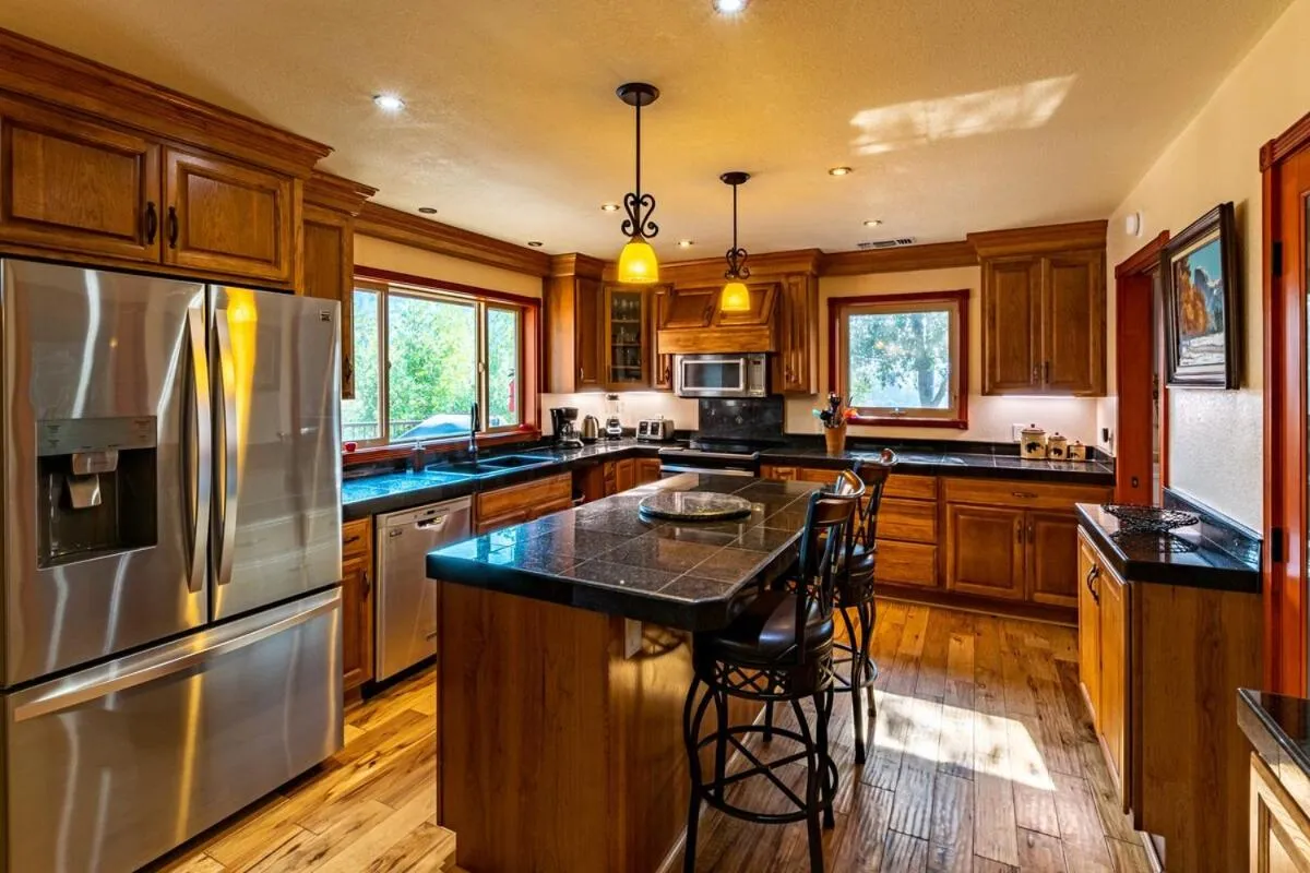 Waterfall Lodge near Yosemite Endless Pool, Hot Tub, Playground