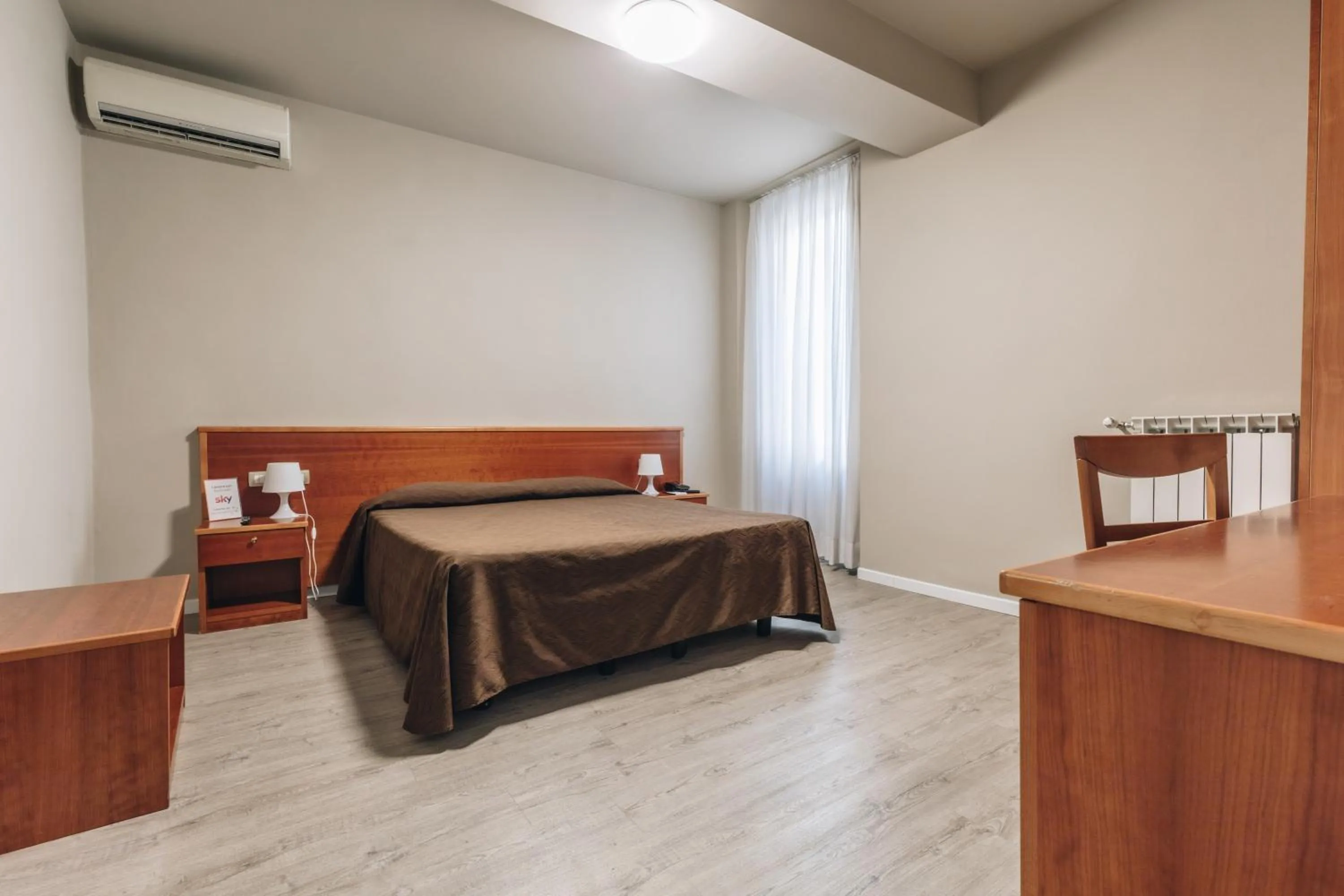 Bedroom, Bed in Hotel Astoria