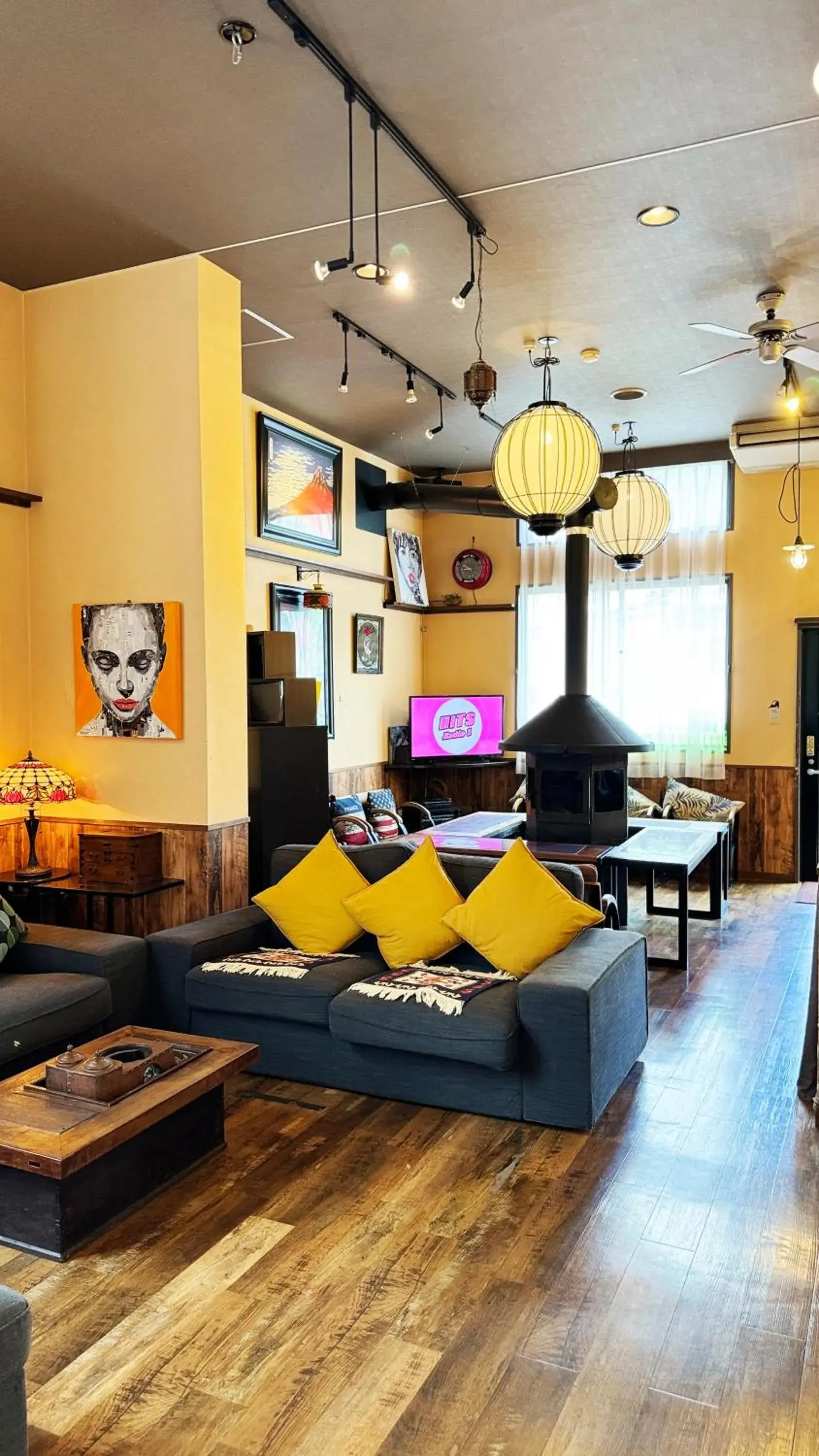 Communal lounge/ TV room in Yufuin Tabinokura Communal lounge/ TV room in Yufuin Tabinokura