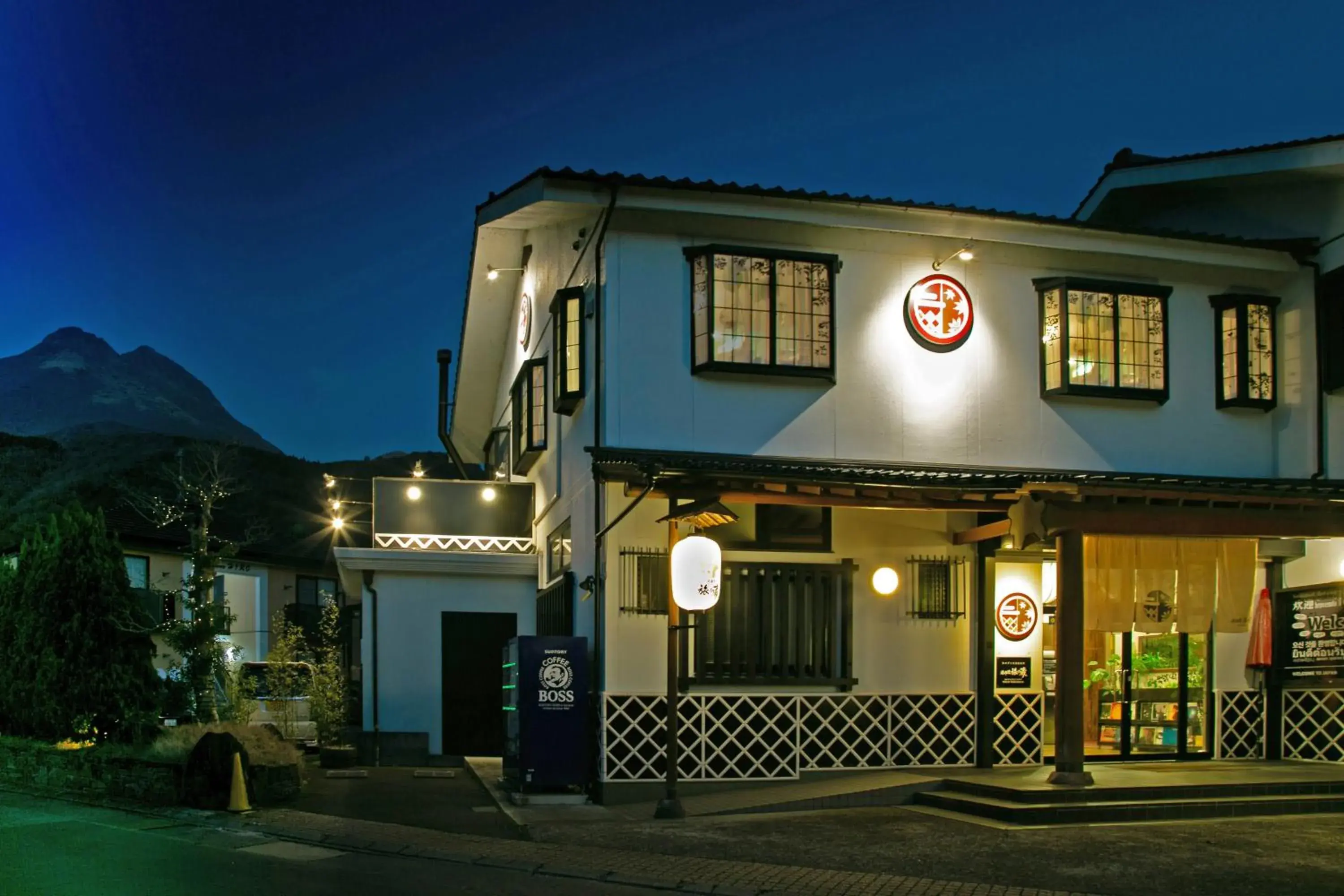 Facade/entrance in Yufuin Tabinokura Facade/entrance in Yufuin Tabinokura