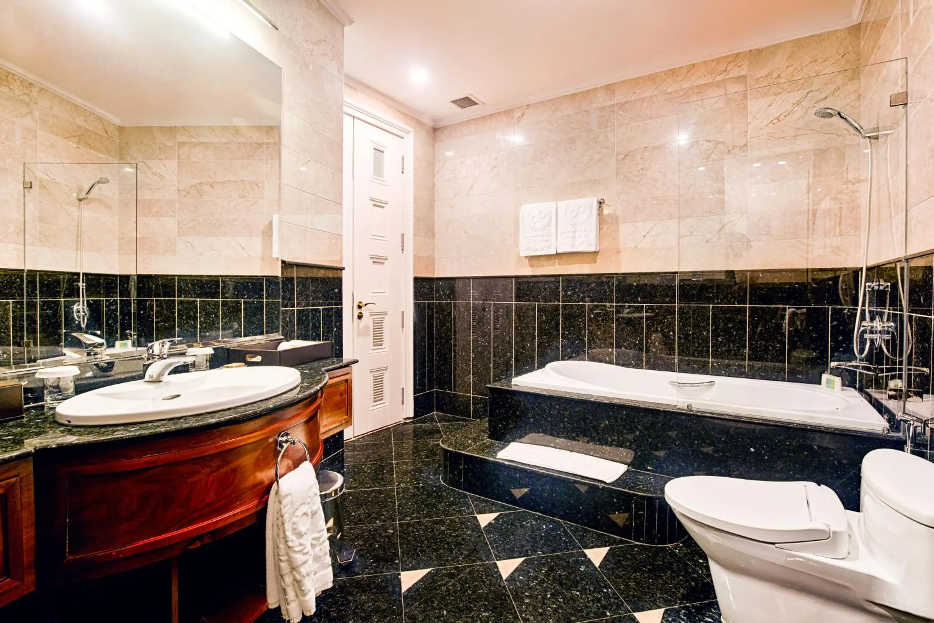 Bathroom in Samdi Da Nang Central Hotel Bathroom in Samdi Da Nang Central Hotel