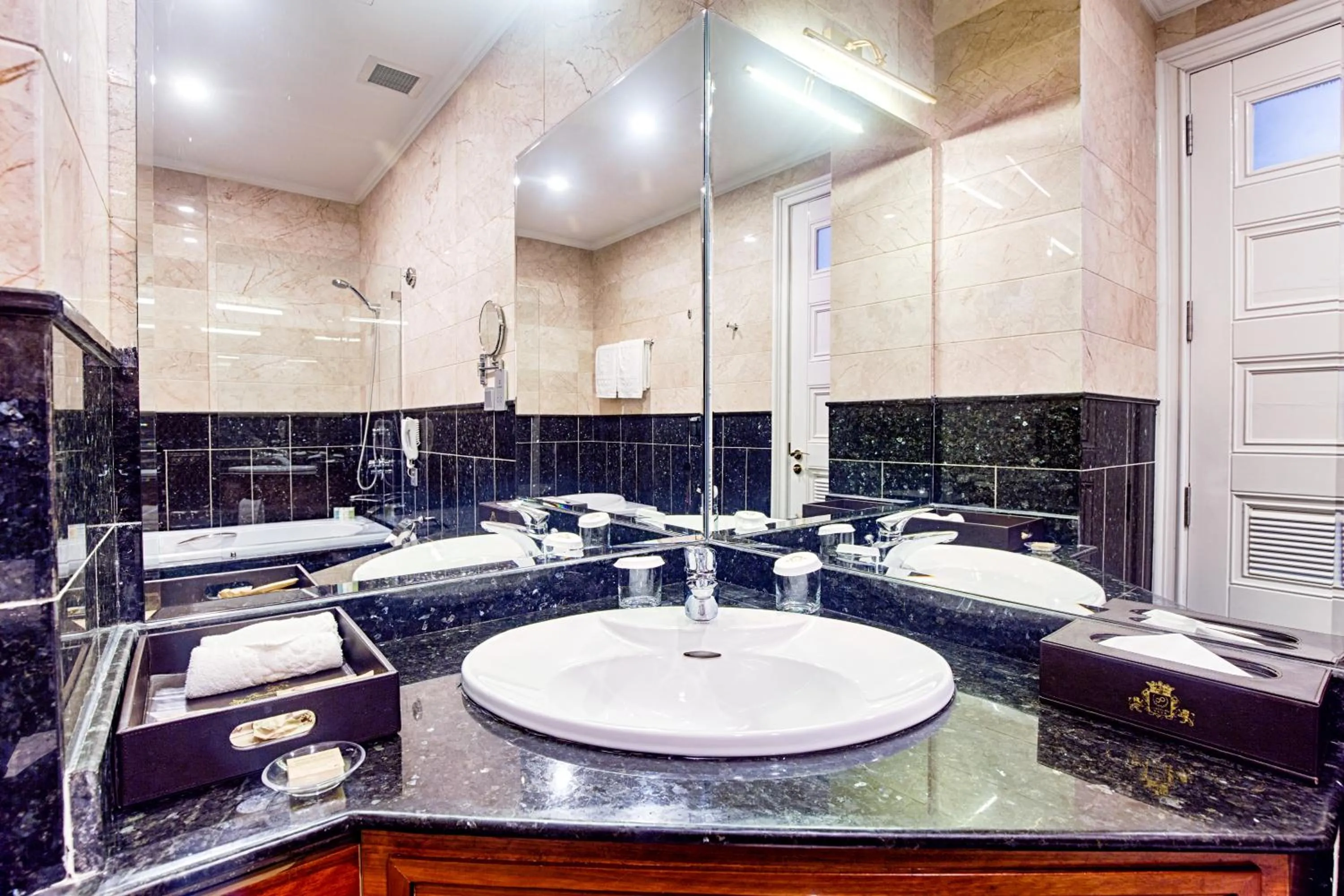 Bathroom in Samdi Da Nang Central Hotel