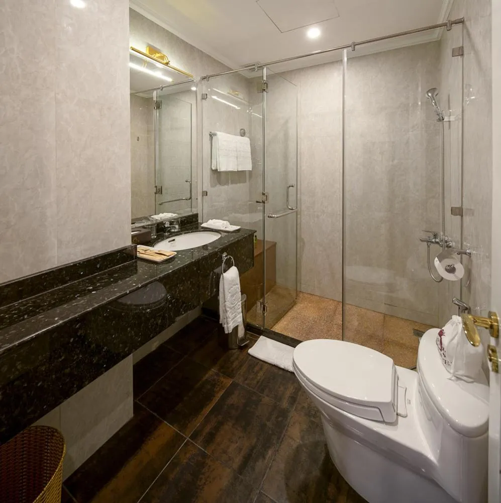 Shower in Samdi Da Nang Central Hotel