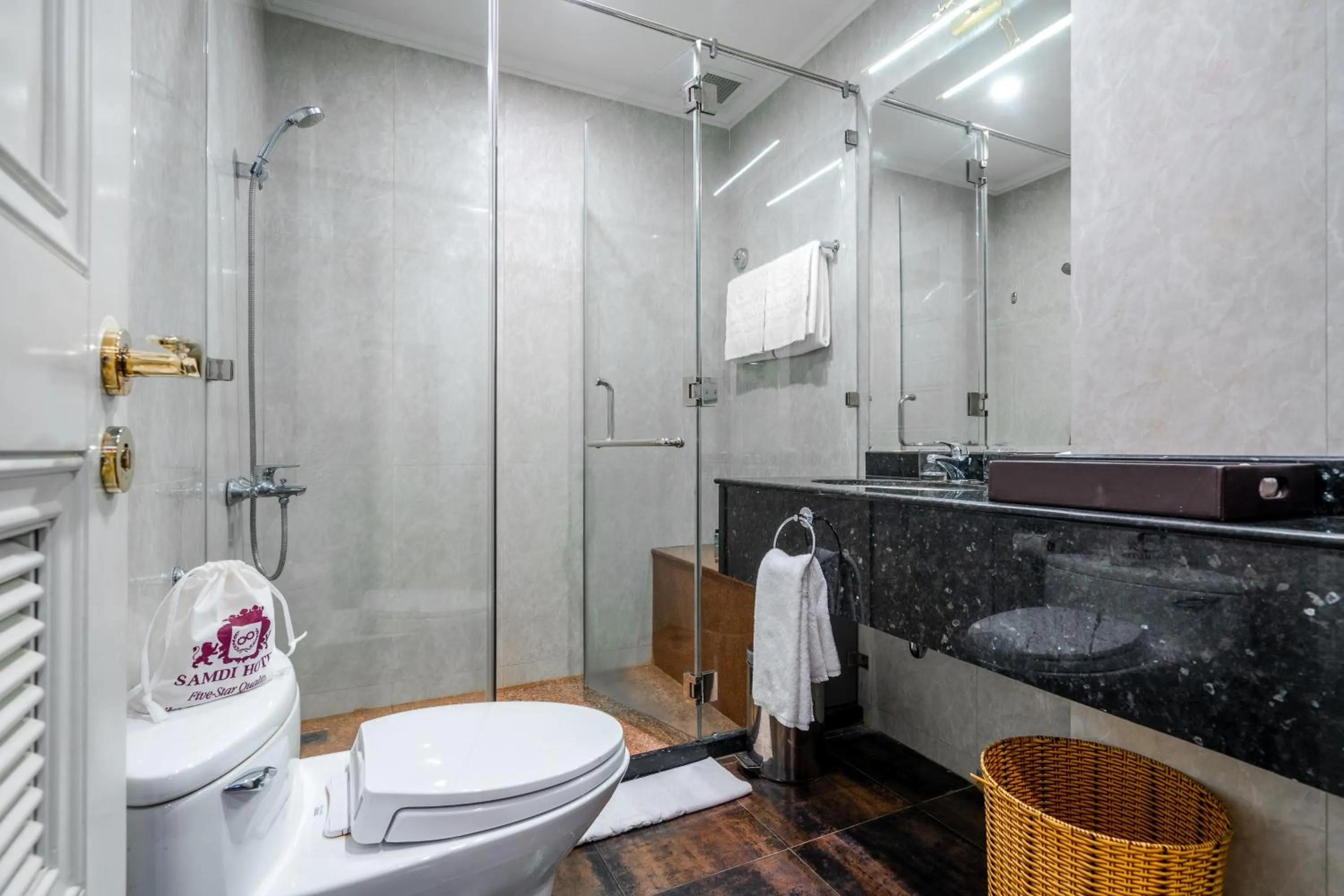 Bathroom in Samdi Da Nang Central Hotel