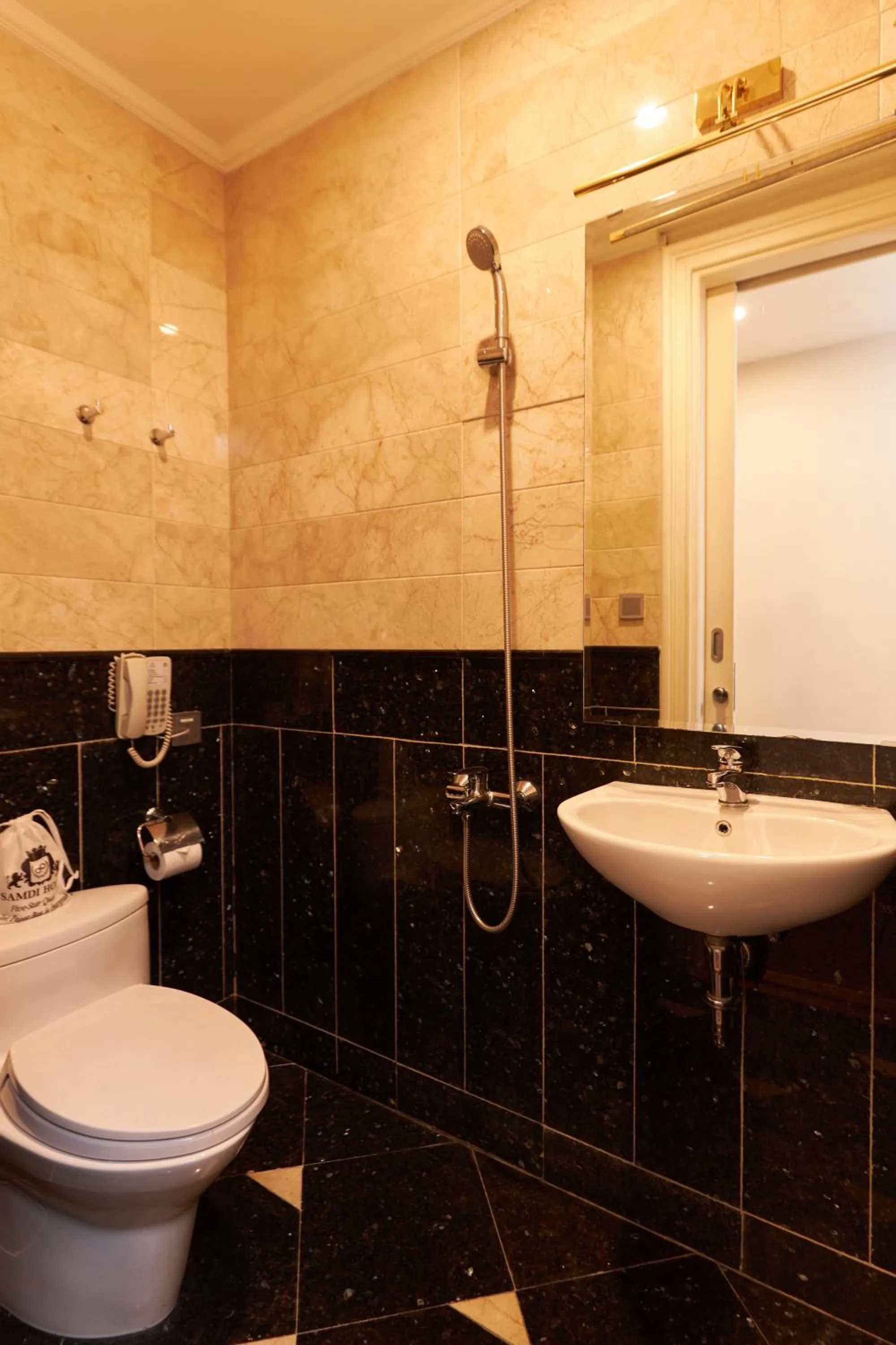 Shower in Samdi Da Nang Central Hotel