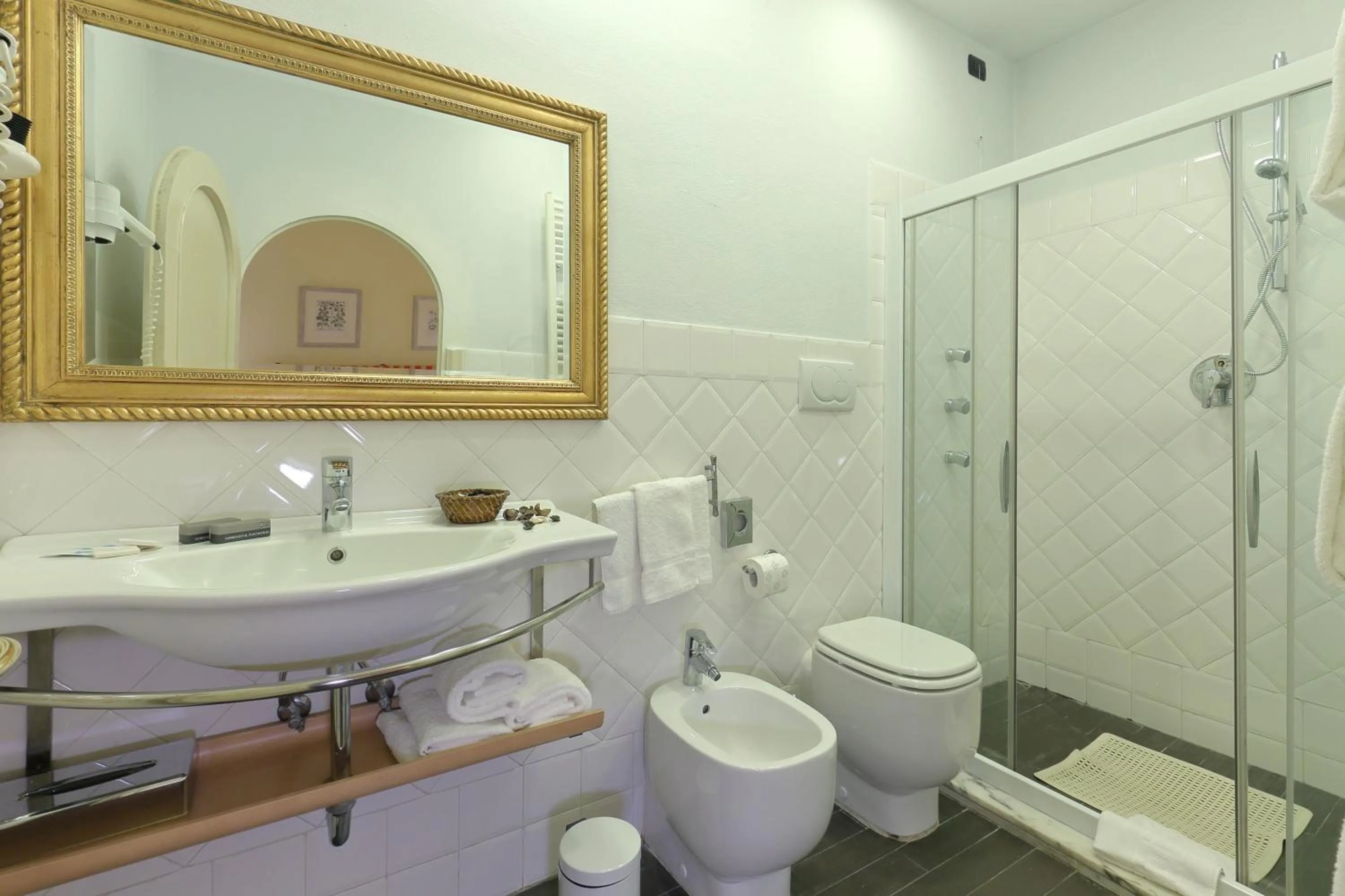 Bathroom in Relais Lavagnini Florence