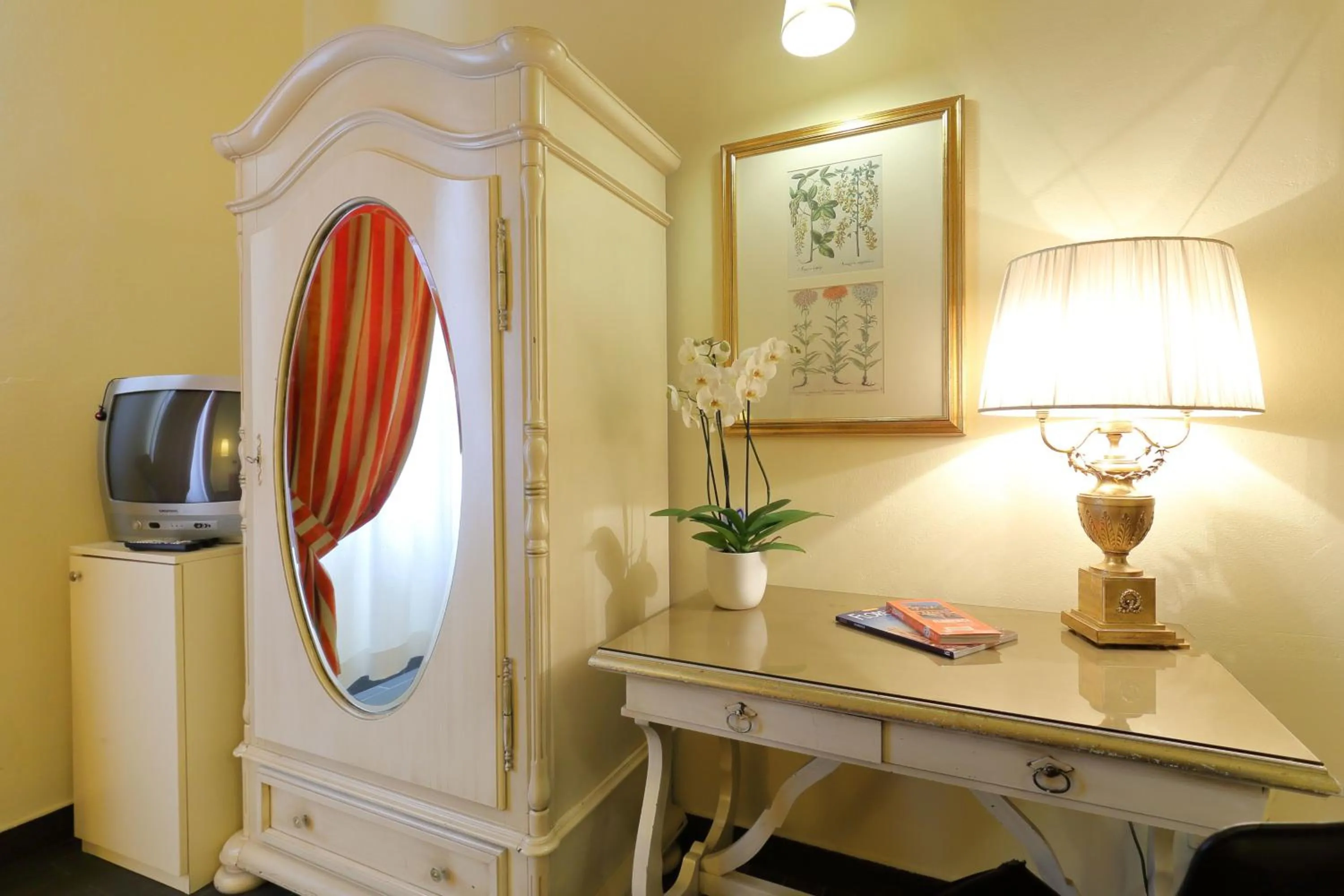 Decorative detail in Relais Lavagnini Florence