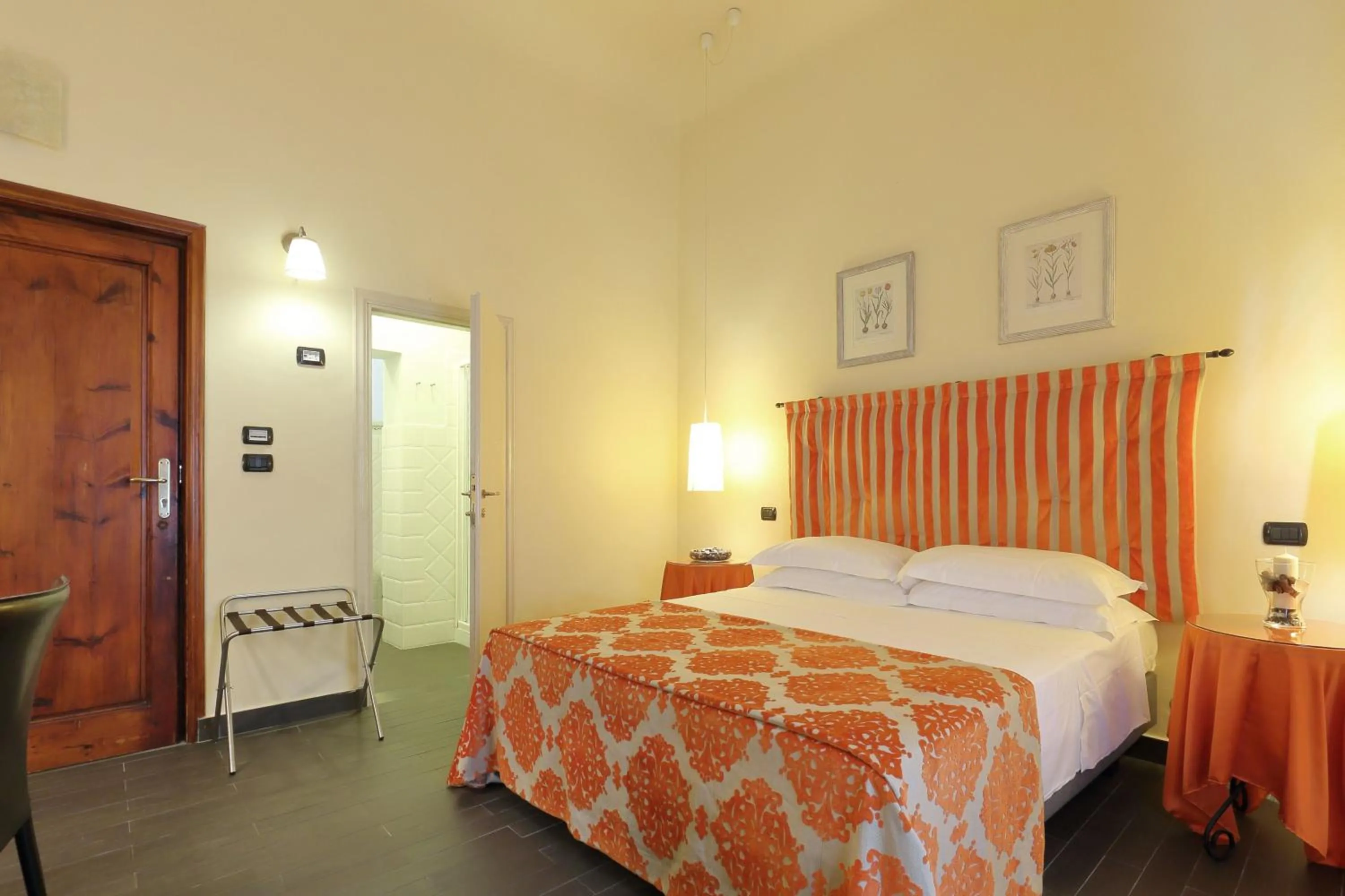 Photo of the whole room, Bed in Relais Lavagnini Florence