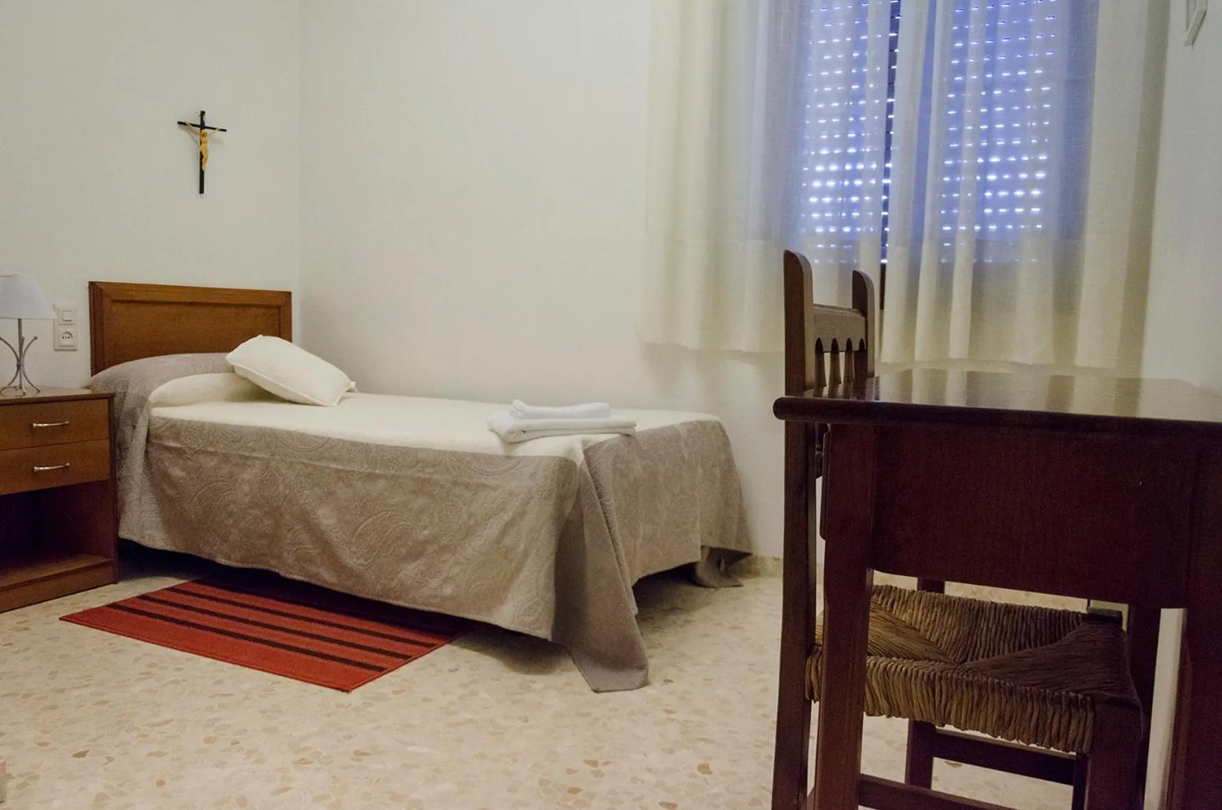 Bed in Convento Madre de Dios de Carmona