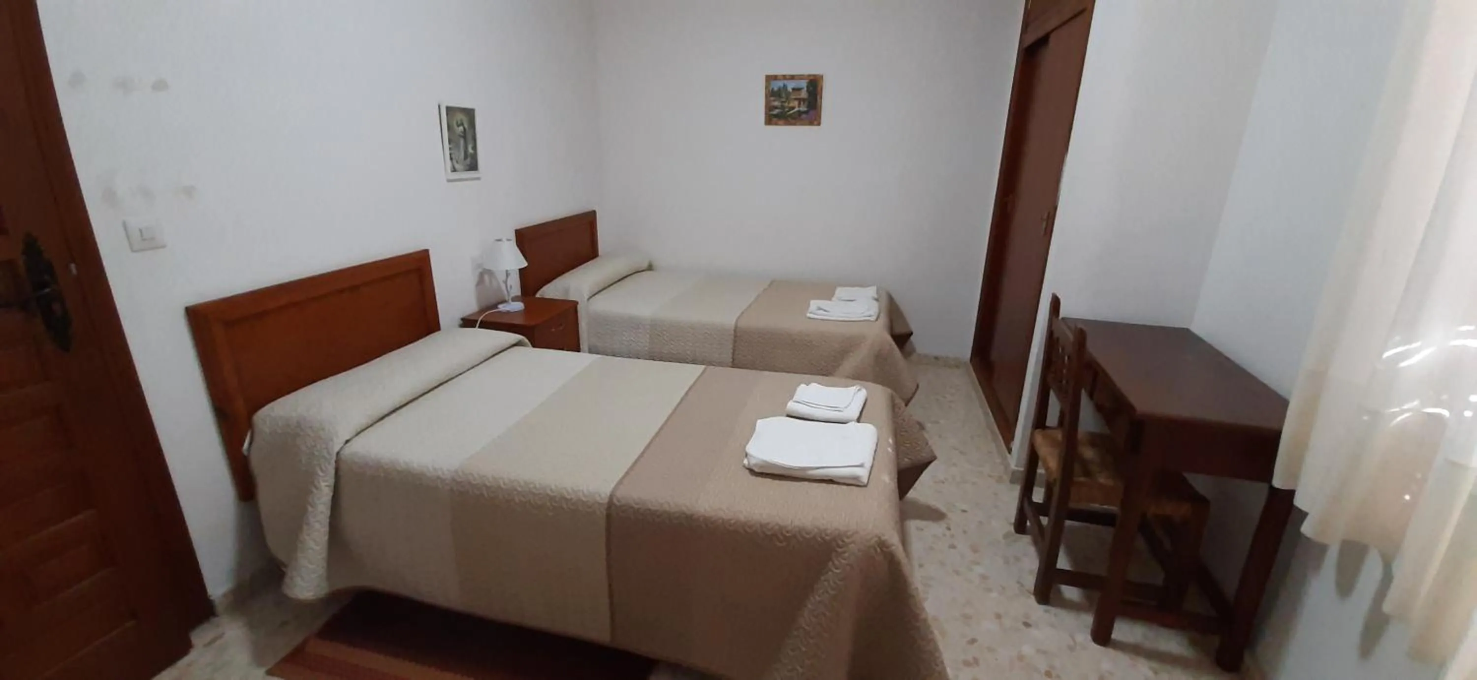 Bed in Convento Madre de Dios de Carmona