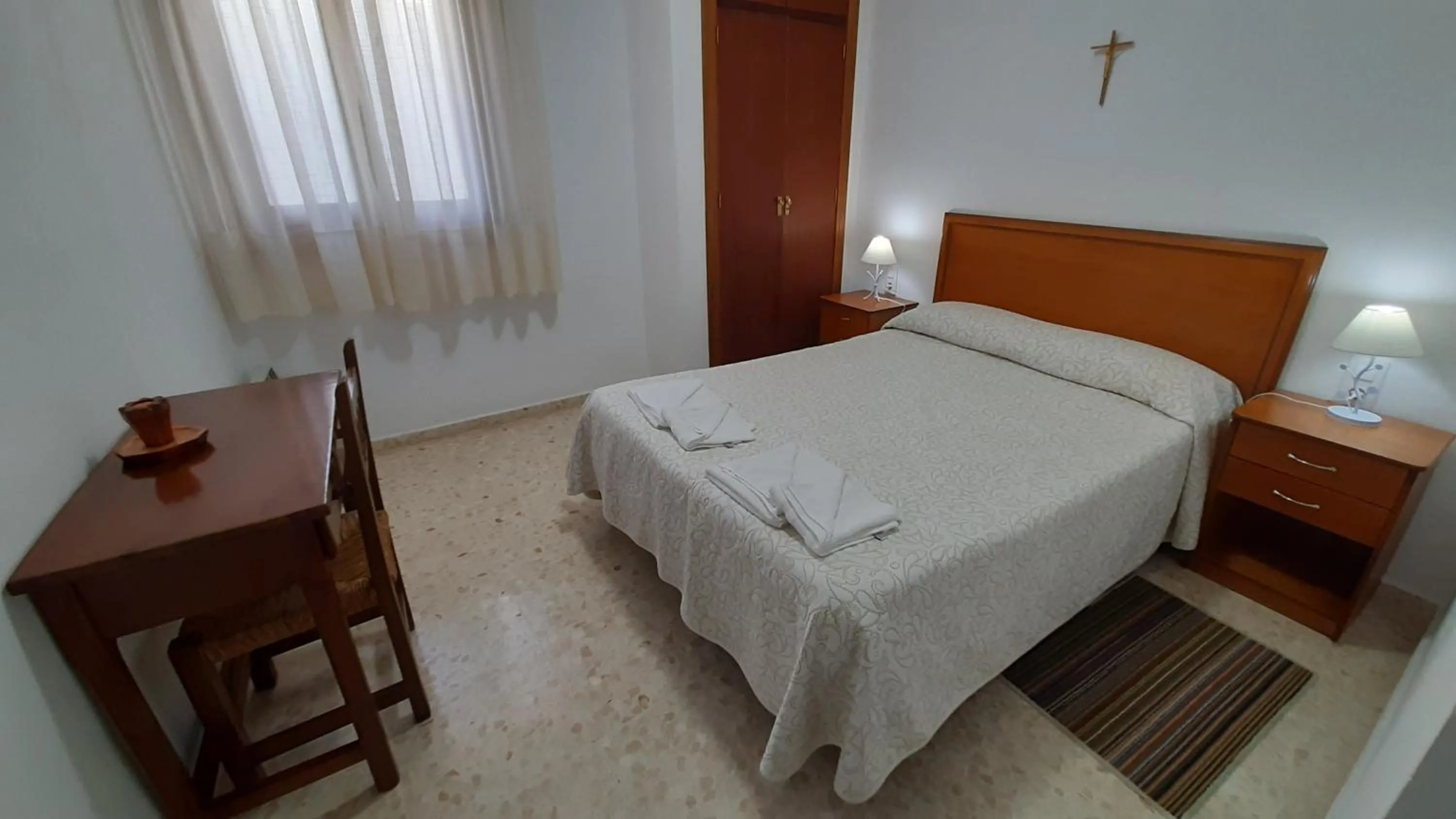 Bed in Convento Madre de Dios de Carmona