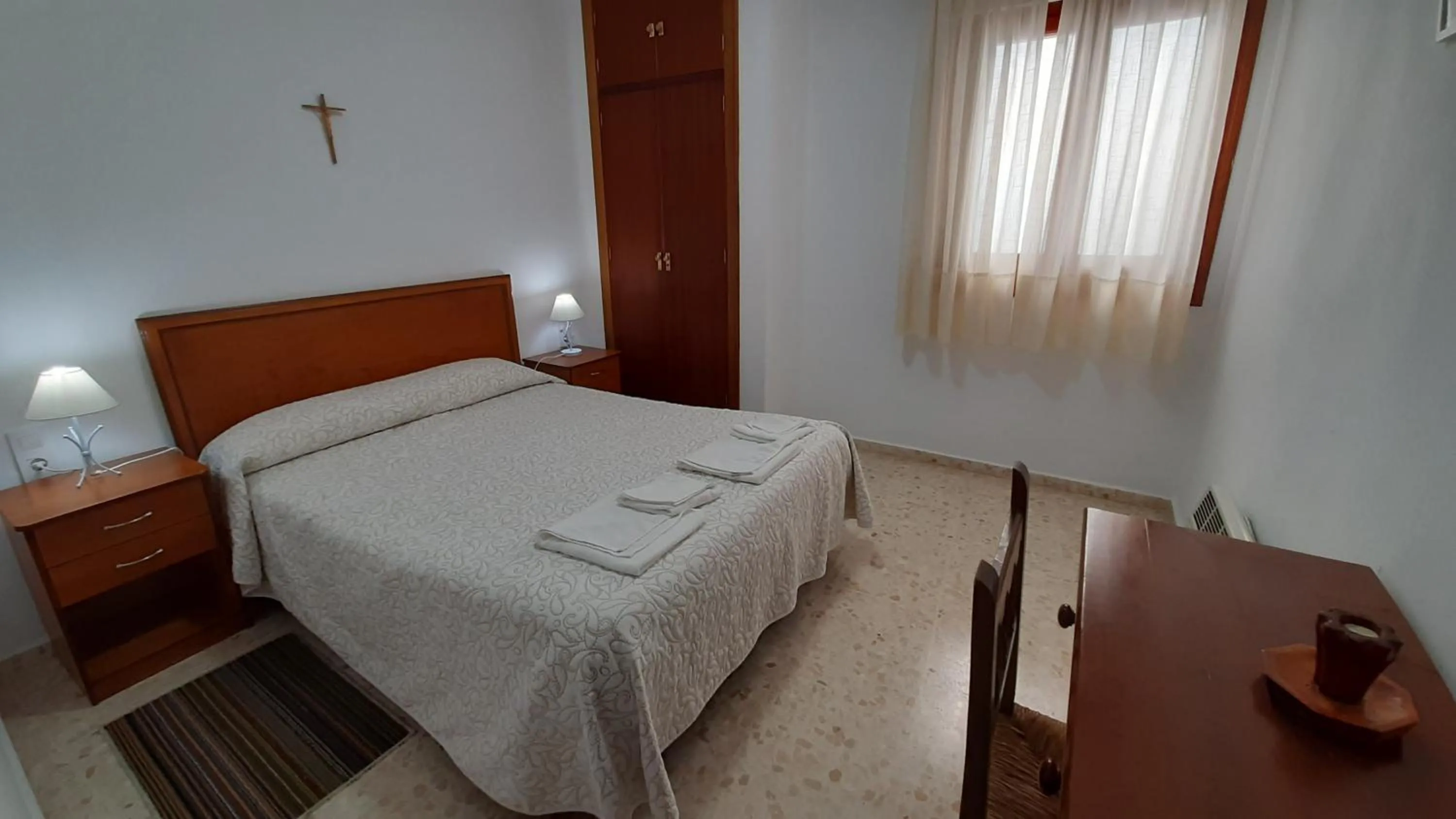 Bed in Convento Madre de Dios de Carmona