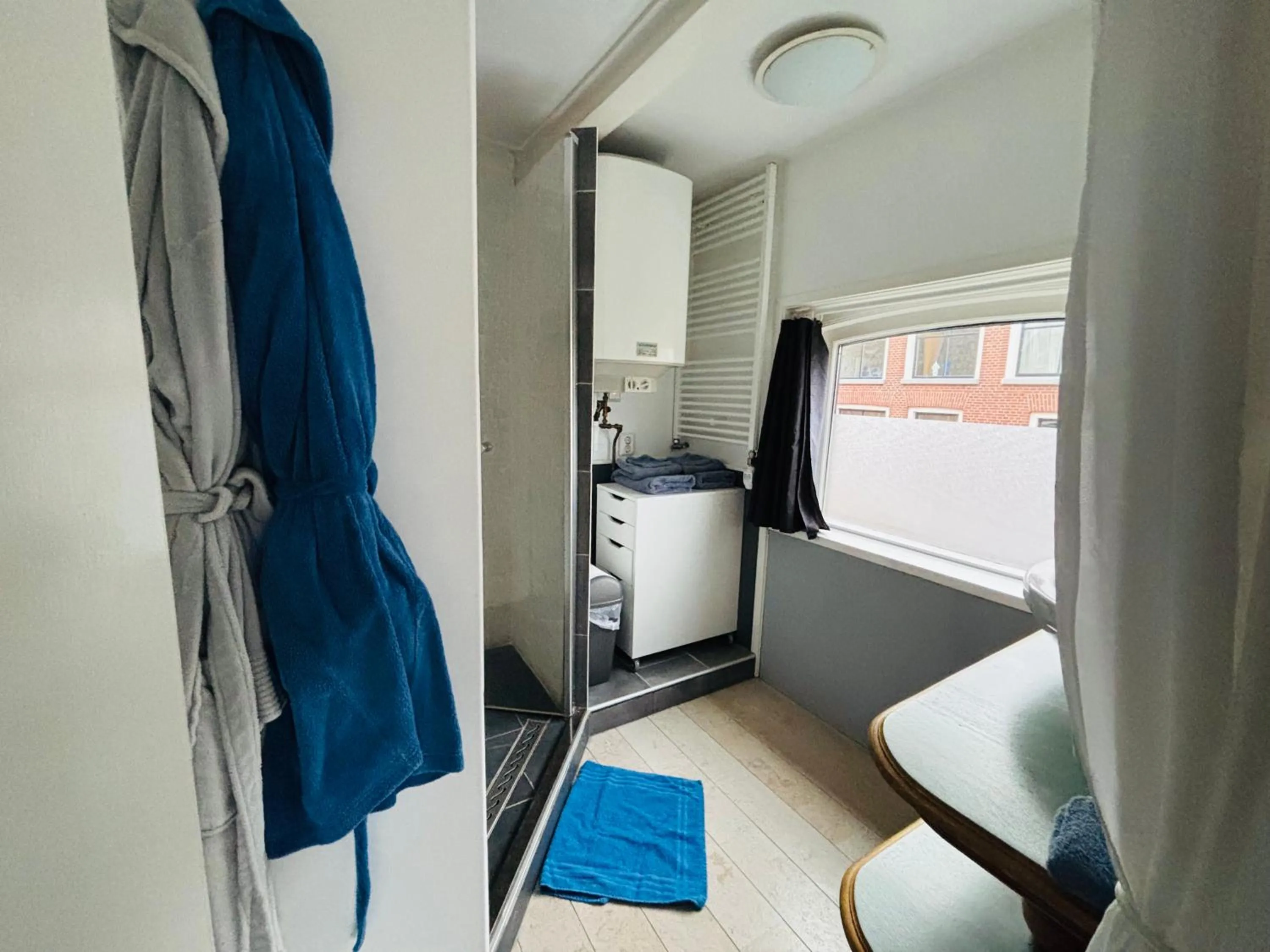 Bathroom, Bed in Homestay Harlingen