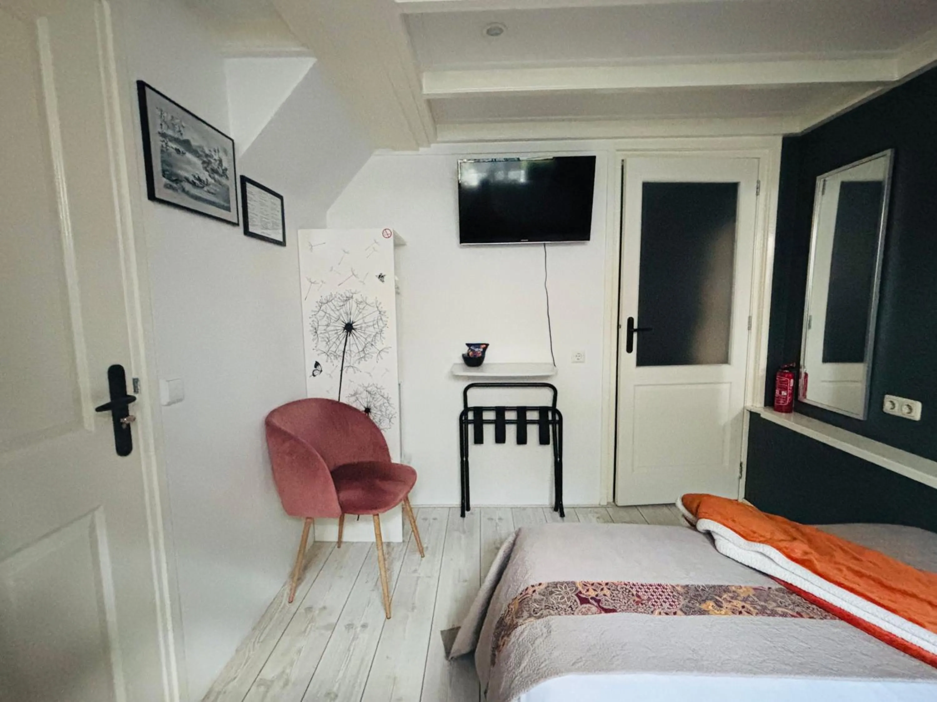TV and multimedia, Bed in Homestay Harlingen
