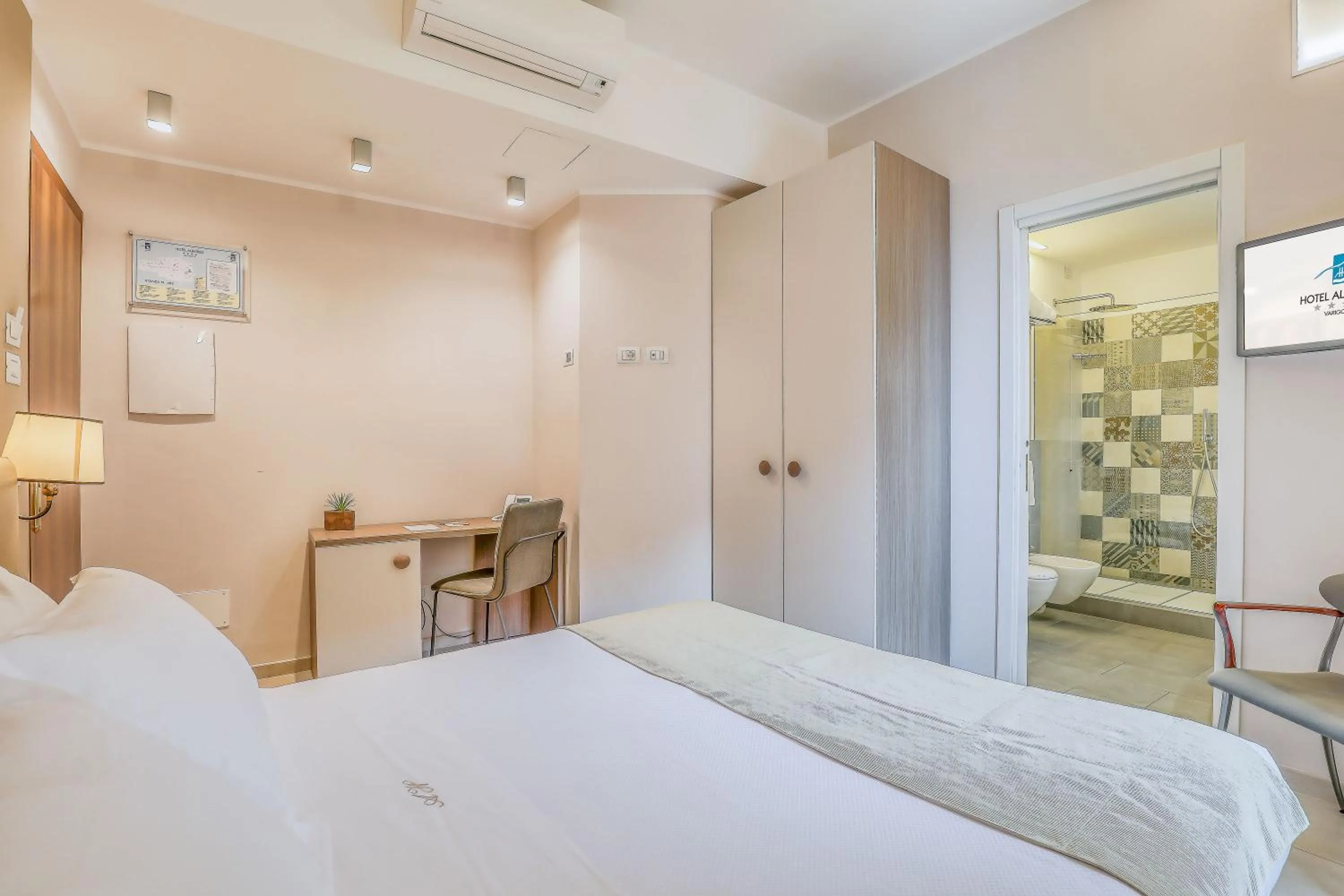 Bedroom, Bed in Hotel Albatros Varigotti