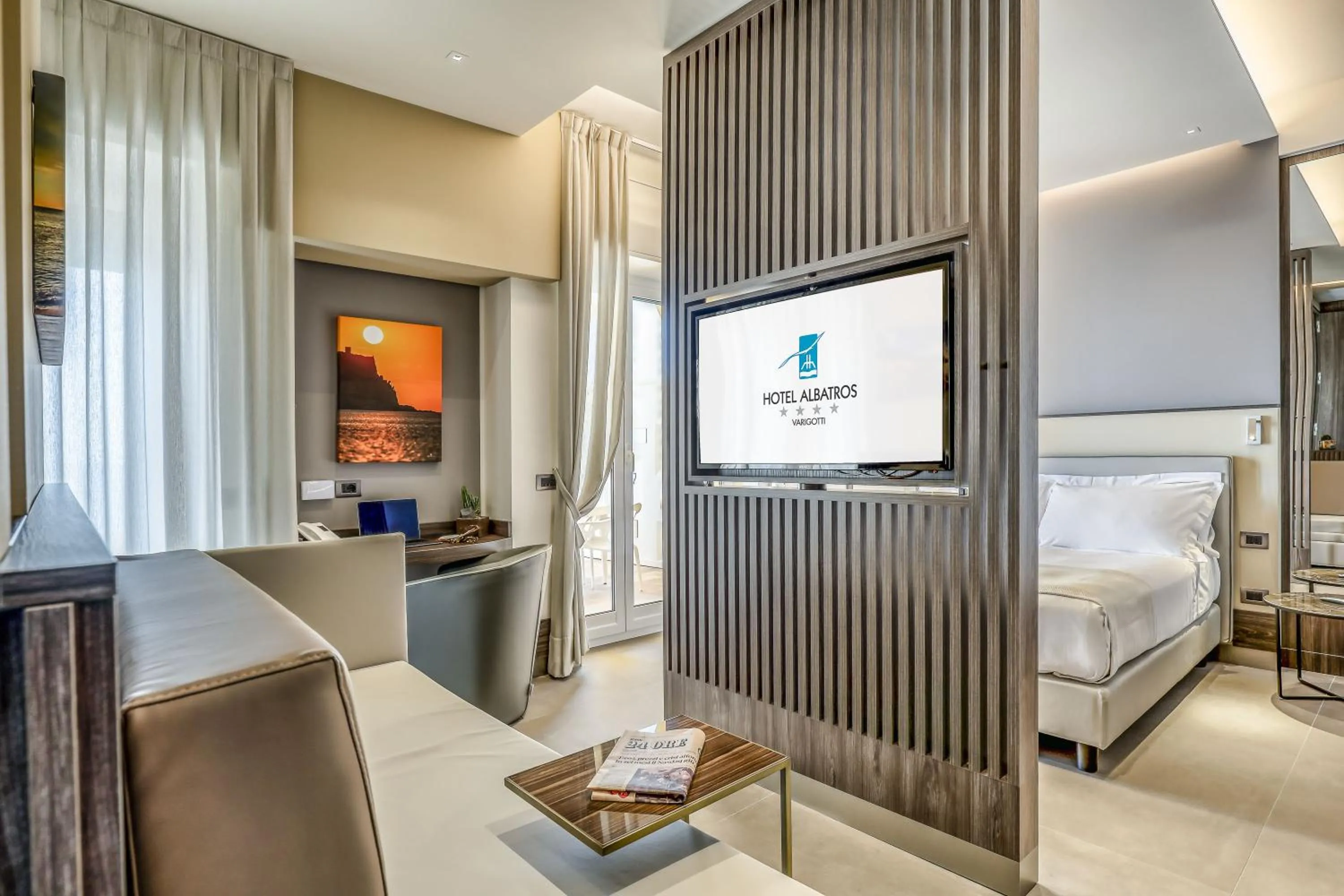 TV and multimedia, Bed in Hotel Albatros Varigotti