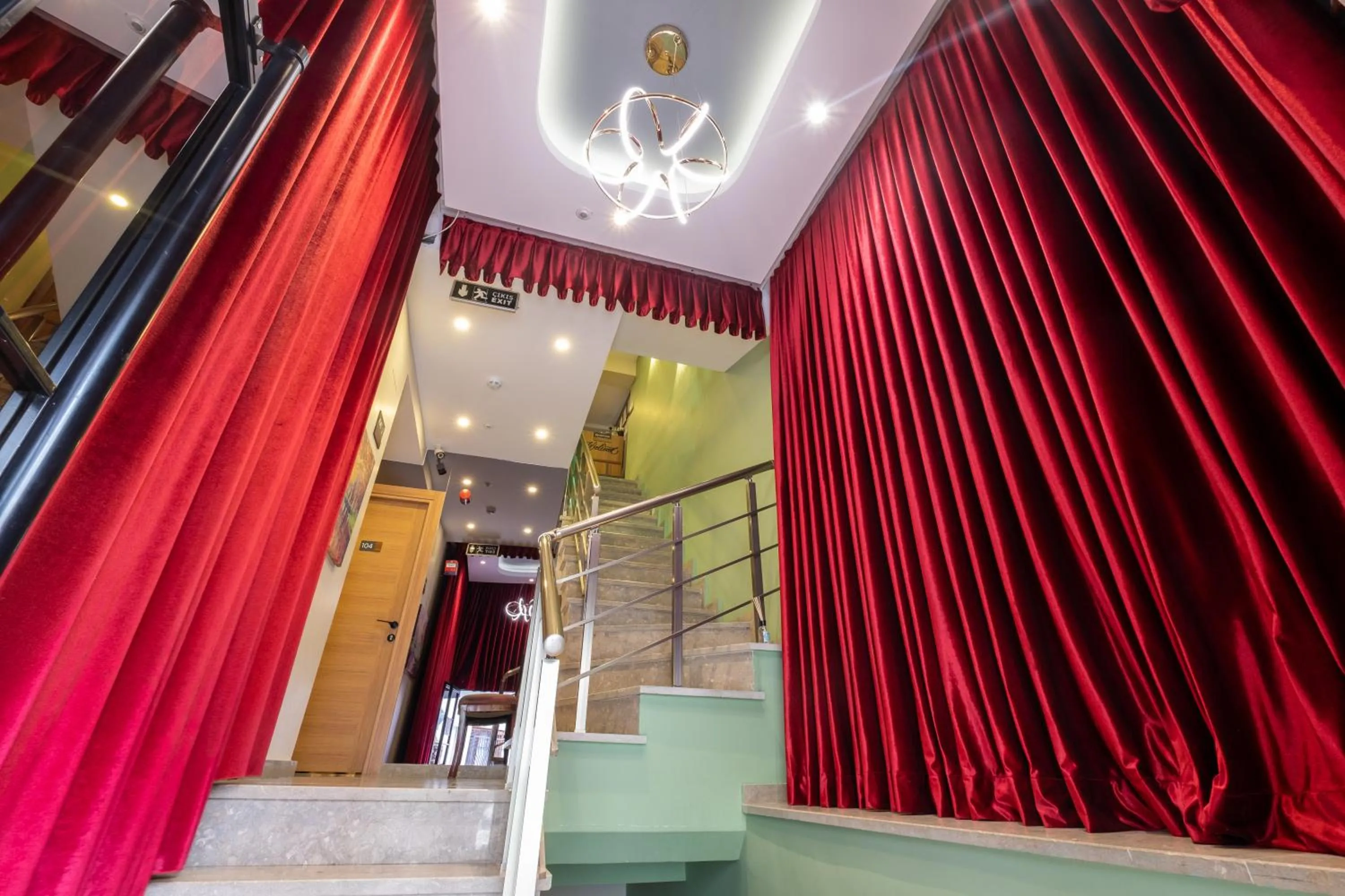 Lobby or reception in İstanbulites Hotel