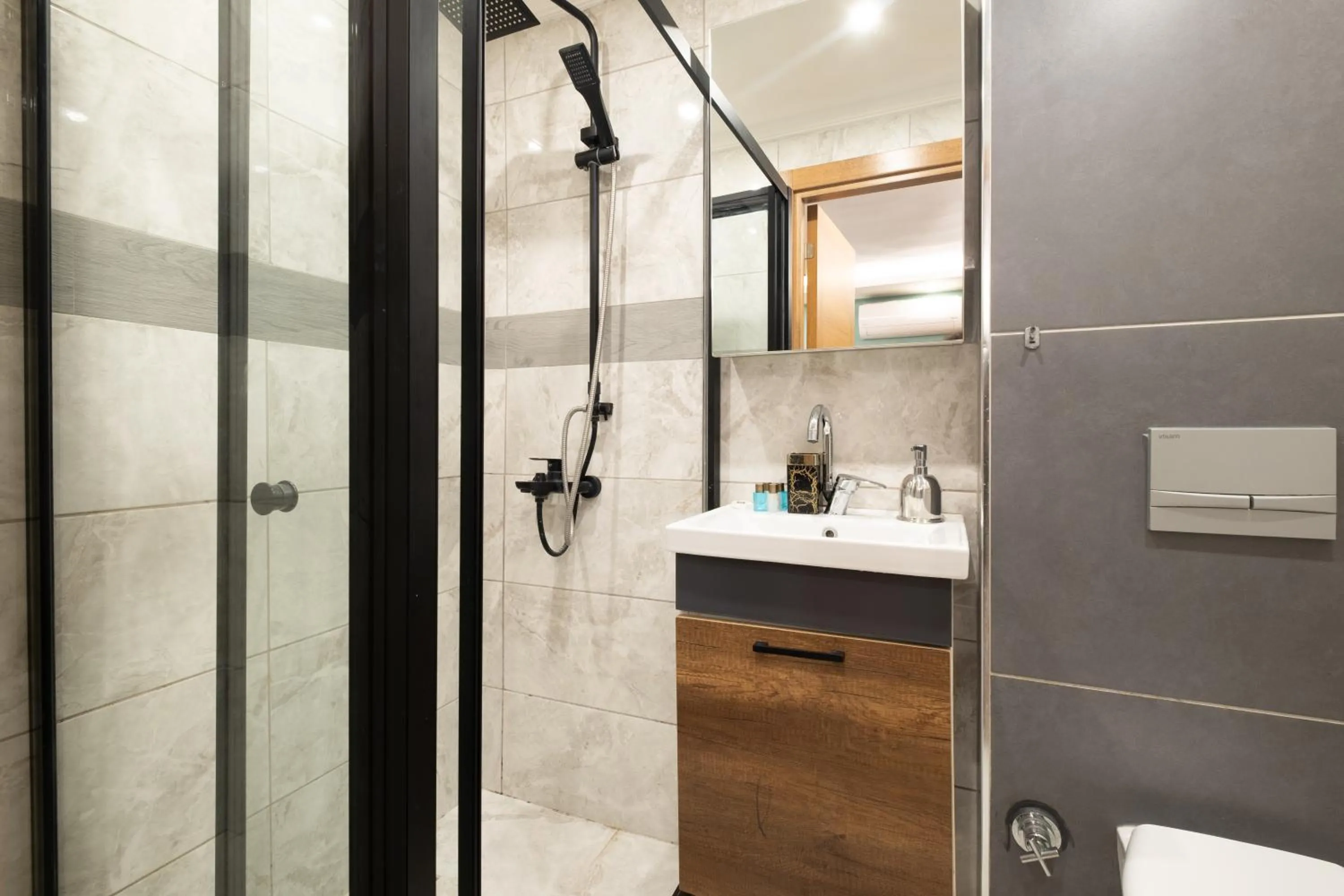 Bathroom in İstanbulites Hotel
