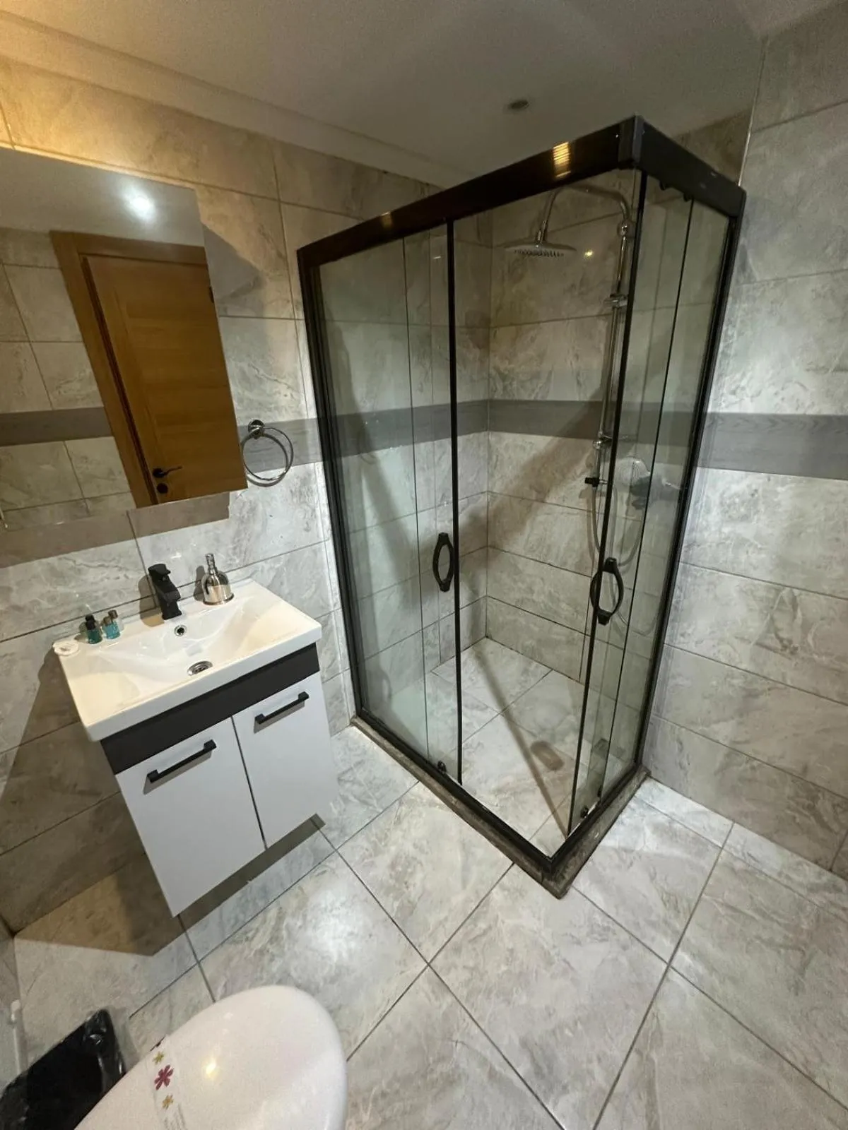 Shower in İstanbulites Hotel