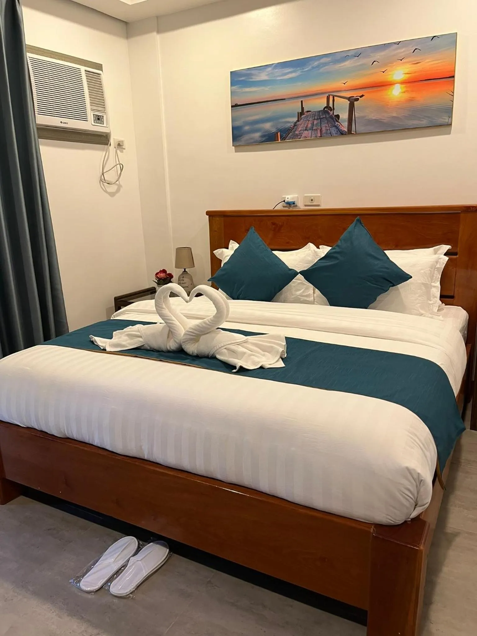 Bedroom, Bed in Ocean Star Hotel Coron