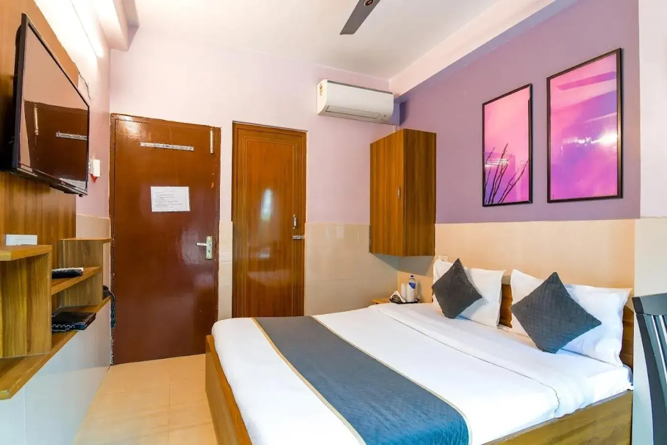 Bed in The Kolkata Hotel Bed in The Kolkata Hotel