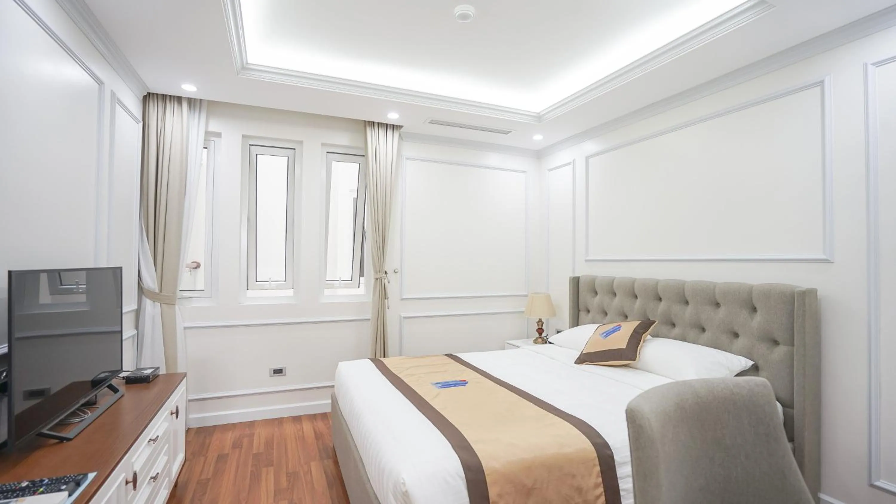 Photo of the whole room, Bed in Luxe Paradise Residence 79 Nguyen Du